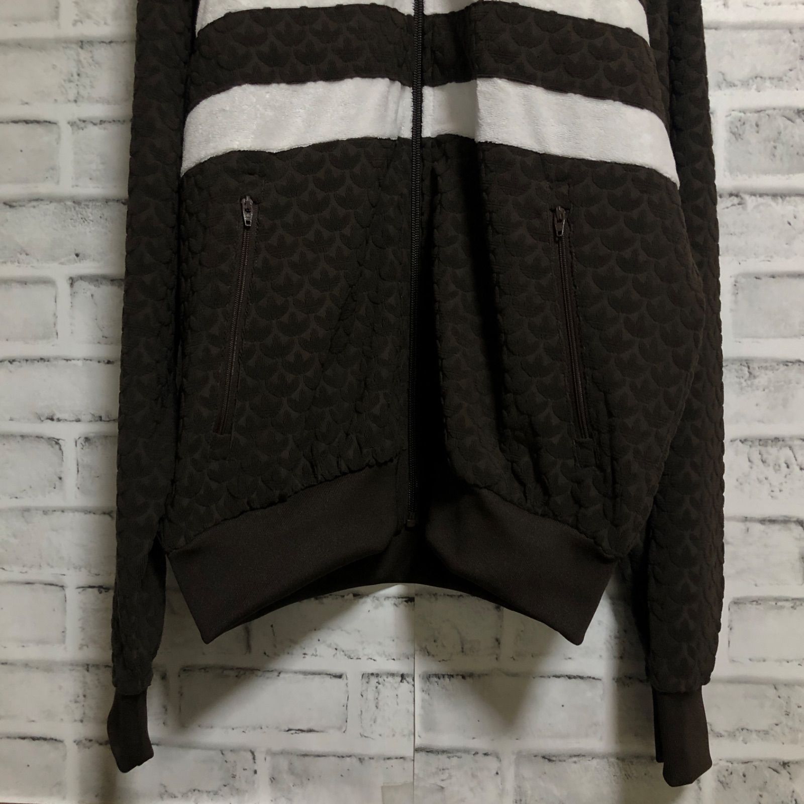 新品XXL adidas ダークブラウン モノグラム トラックジャケット 刺繍 adidas Originals - 新品2XL⭐️adidasダークブラウン