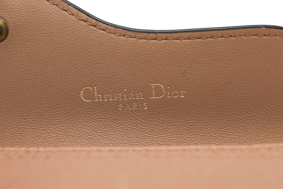 Christian Dior SADDLE クリスチャンディオール サドル ロータスウォレット コンパクト 三つ折り財布 グレインドカーフスキン レザー ブラッシュ ピンクベージュ S5652CBAA 【中古】