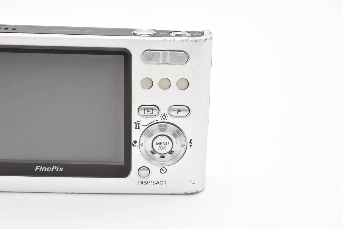 FinePix Z1 シルバー