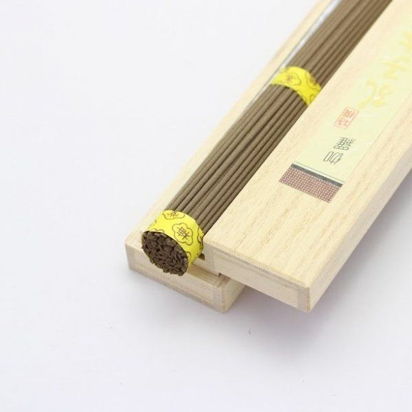 梅栄堂 お香 お線香 伽羅 特撰孔子木 中寸1把入上桐箱