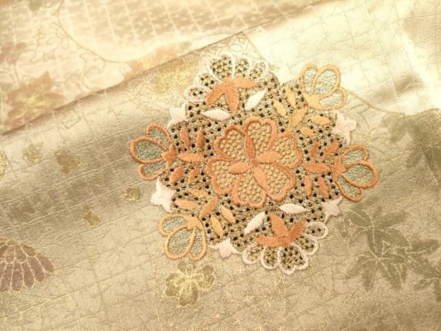 奥*美様 【逸品】スワトウ刺繍 汕頭刺繍　総刺繍 訪問着 花唐草文様 金糸 さが 訪問着 着物 未使用 正絹 袷 手刺繍 汕頭刺繍 ピンクベージュ 草花