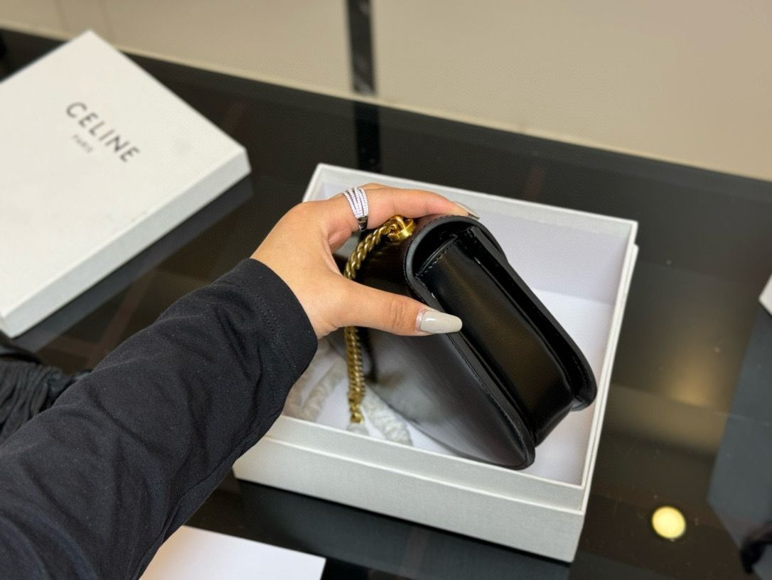 Celine] トリオンフ ミニバッグ - 専用ボックス付き | セリーヌ