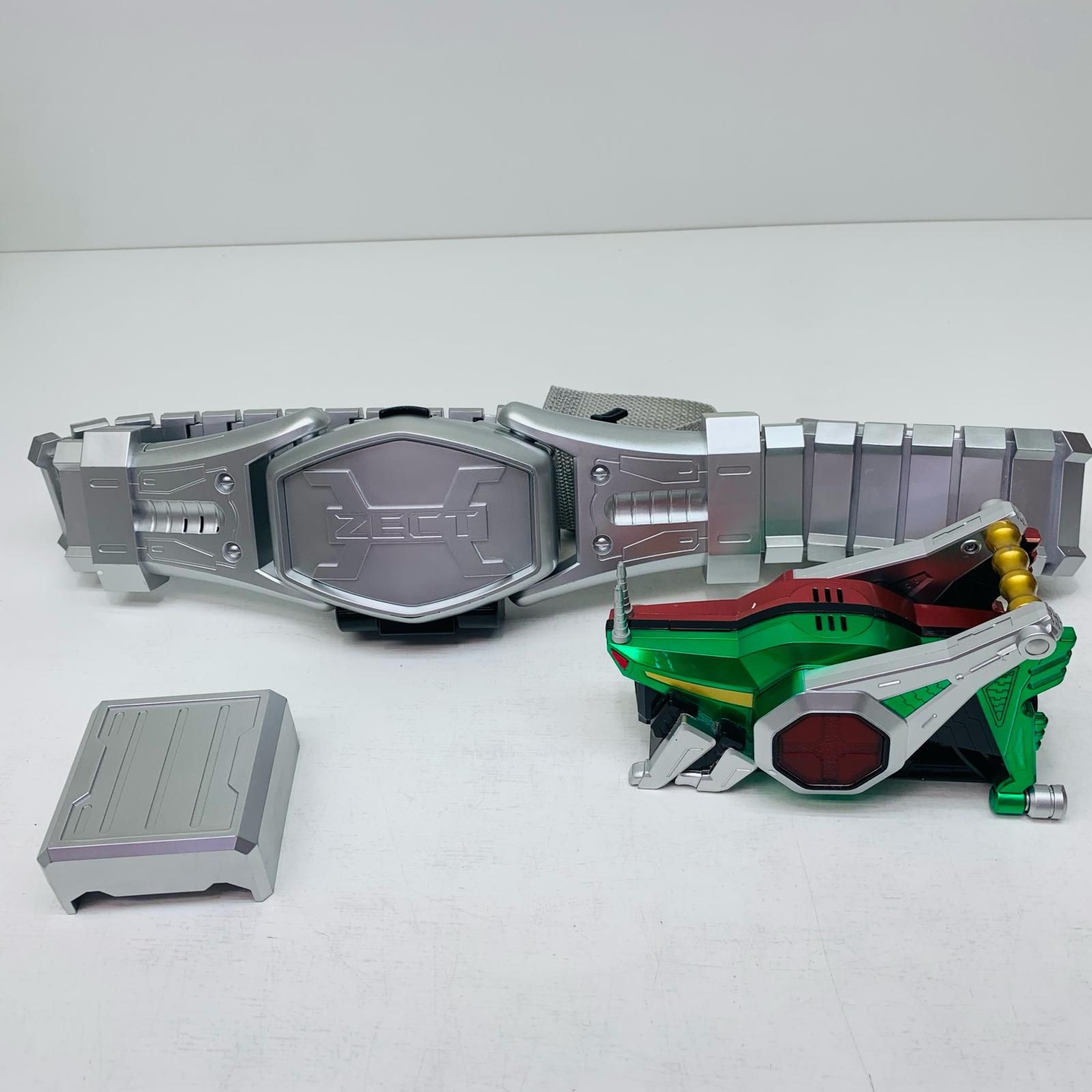 【中古】 仮面ライダーカブト おもちゃ・玩具 ホッパーゼクター コンプリートセレクションモディフィケーション【飾磨店】 中古】 仮面ライダーカブト おもちゃ・玩具 ホッパーゼクター
