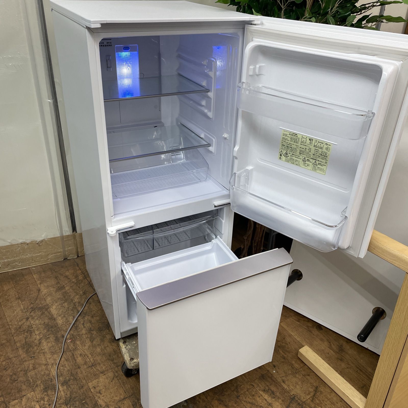 R449 ☀️ 名古屋市近郊配送設置無料！ SHARP 冷蔵庫 (137L どっちも