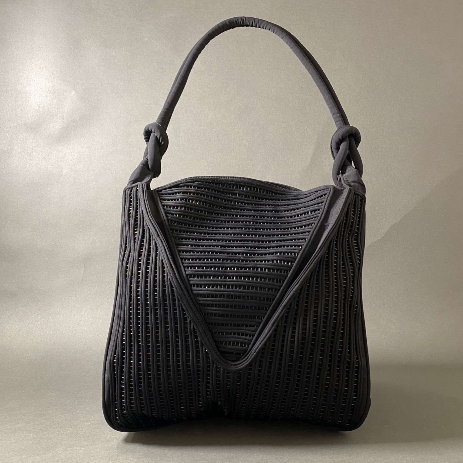 《美品》 GIORGIO ARMANI ジョルジオアルマーニ ビーズロープ トートバッグ ユニセックス ショルダーバッグ ブラック TOTE BAG イタリア製 【中古】