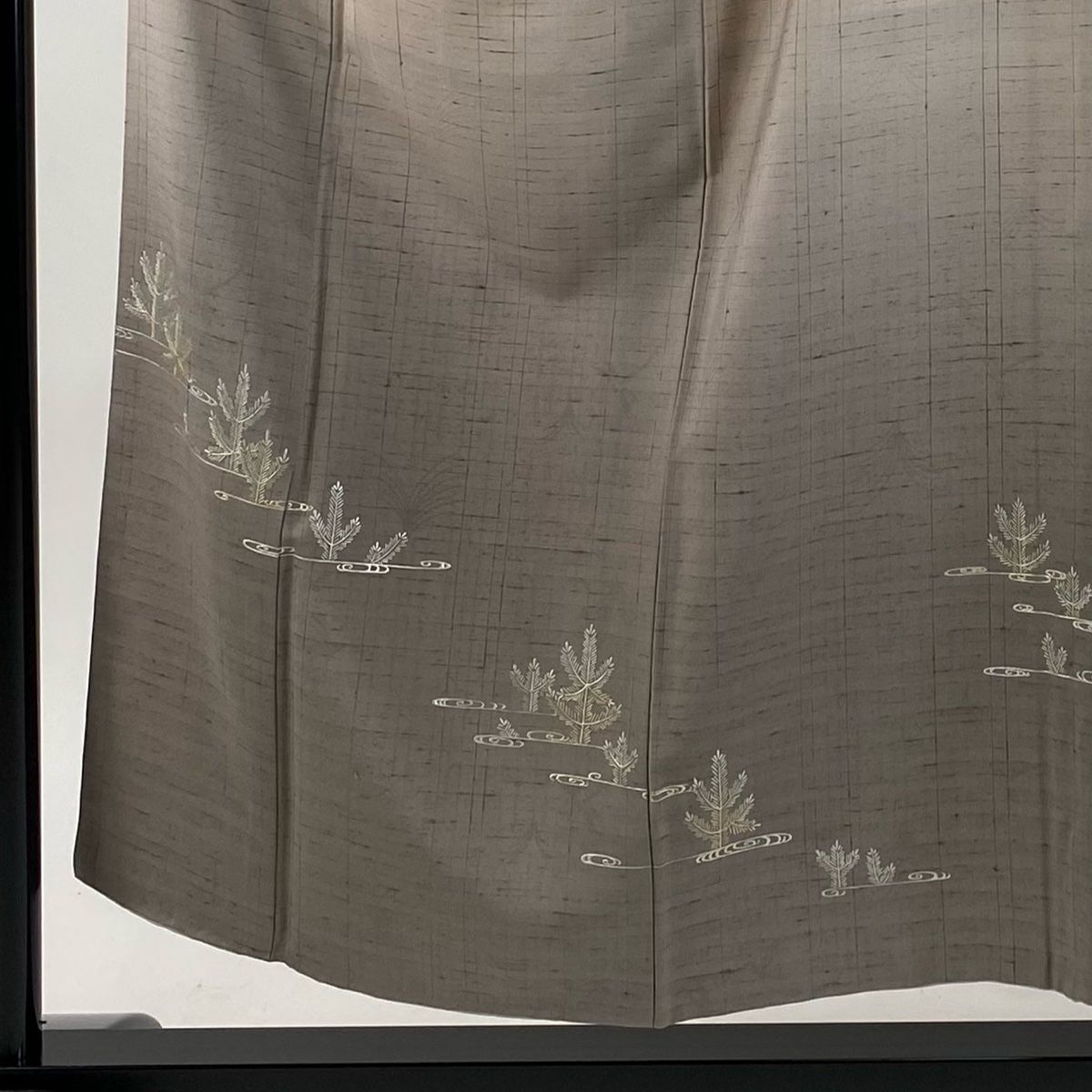 付下げ 身丈153cm 裄丈62cm S 袷 和田光正 紬地 落款 若松 観世水 金銀彩 薄茶色 正絹