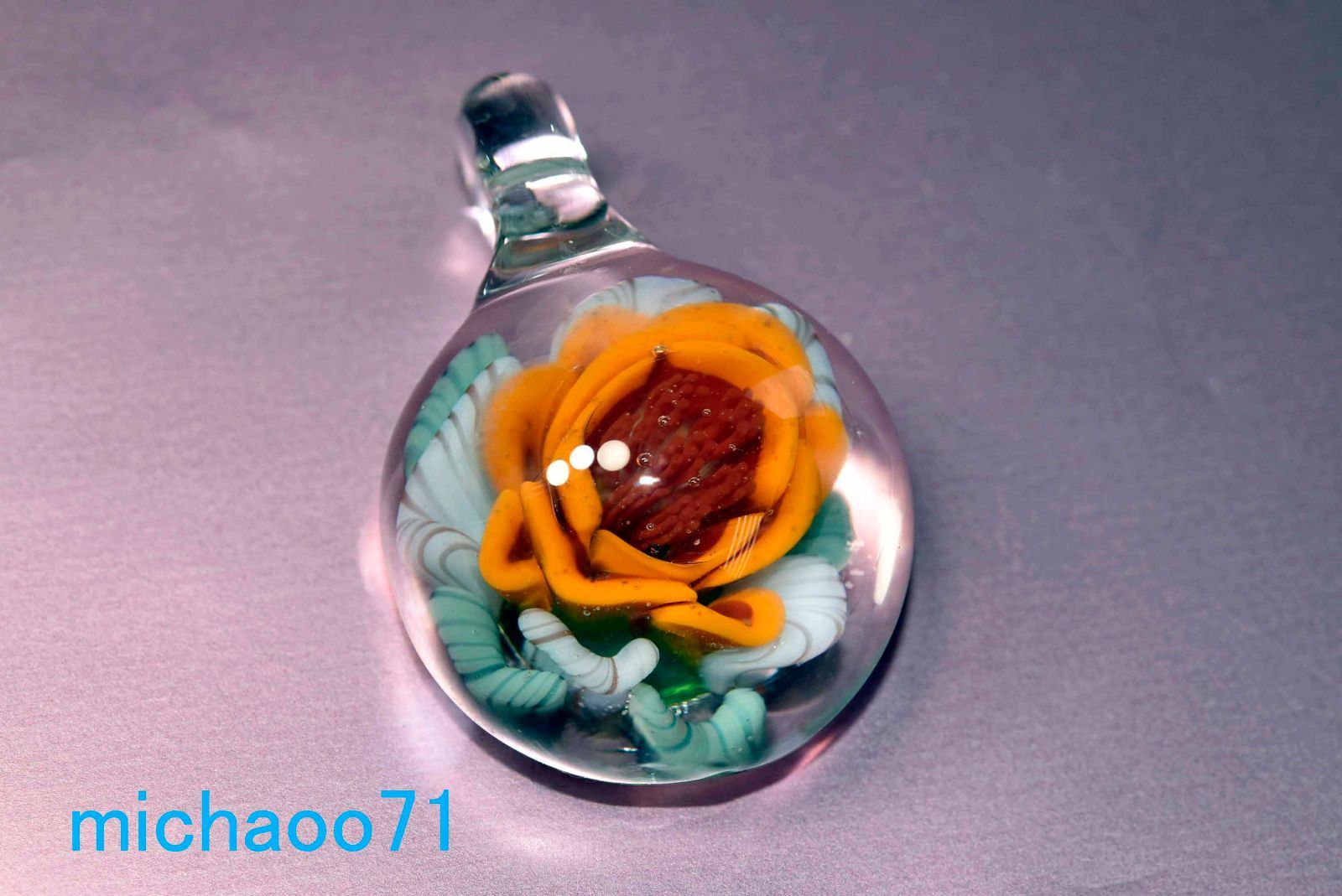 フラワー ガラスのペンダントトップ (12115-P21)GLASS FLOWER 透き通ったガラスの中に作咲く花＃ガラスアクセサリー　＃ハンドメイド　＃フラワーペンダント　＃ガラス工芸