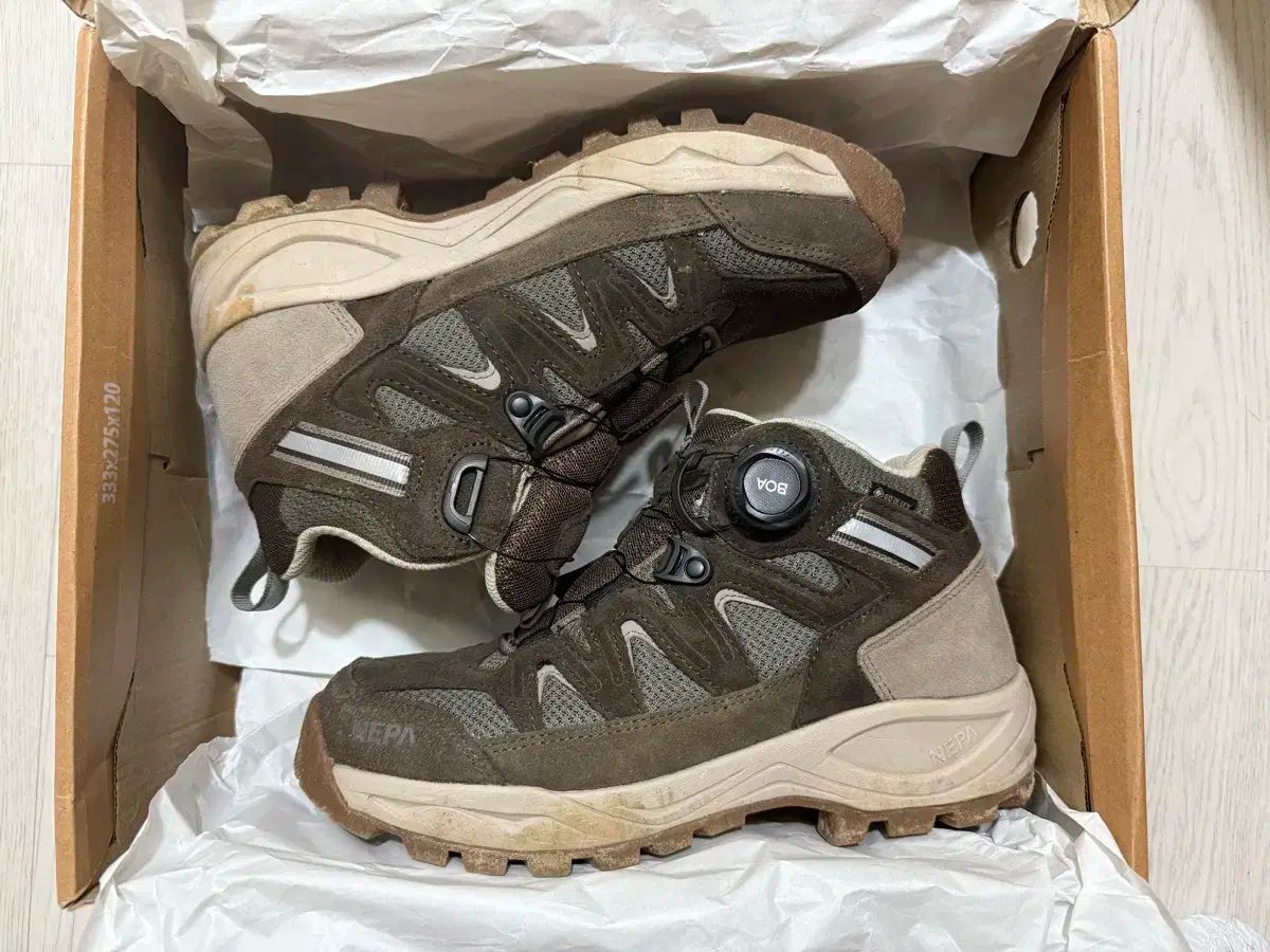 NEPA ネパ 登山靴 245 GORE-TEX ゴアテックス ビブラムソール