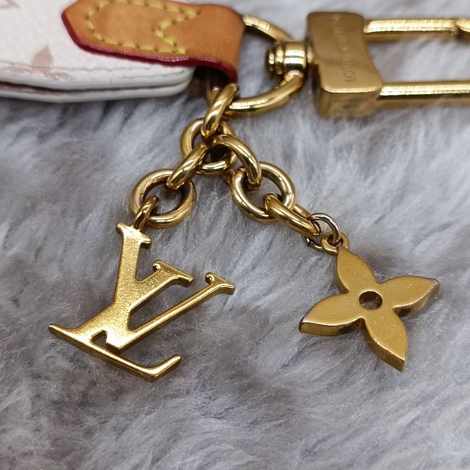 LOUISVUITTON 》 ルイヴィトン キーホルダー LVチェリシュド M01726