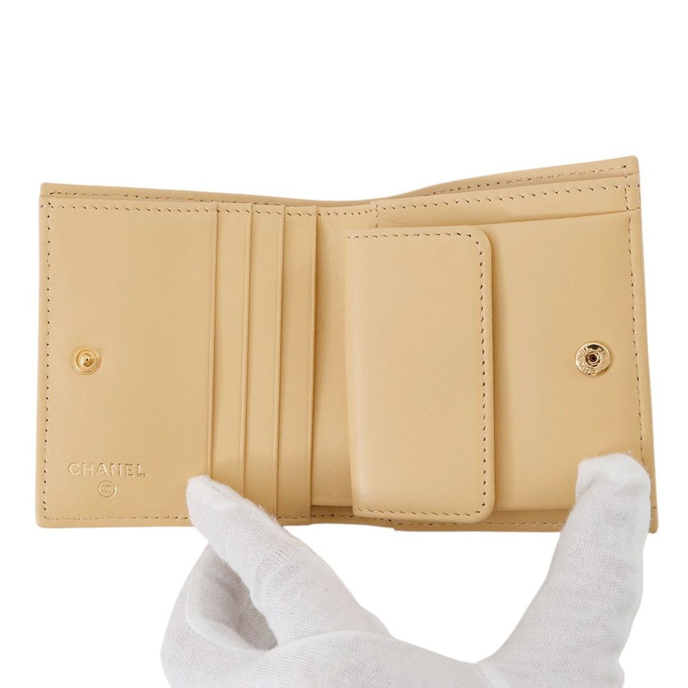 CHANEL 二つ折り財布 マトラッセ キャビアスキン 【公式通販】