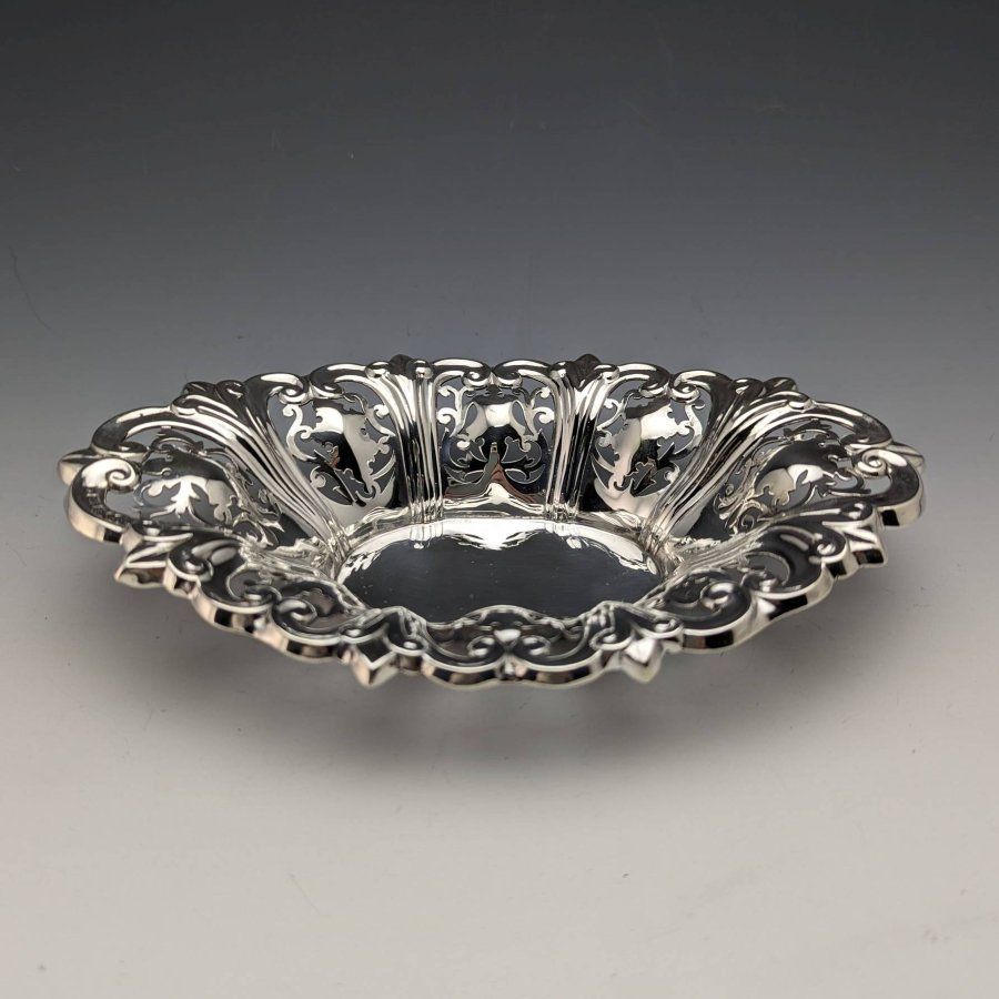 1904年 英国アンティーク 純銀製 ピアス装飾ディッシュ 112g Elkington