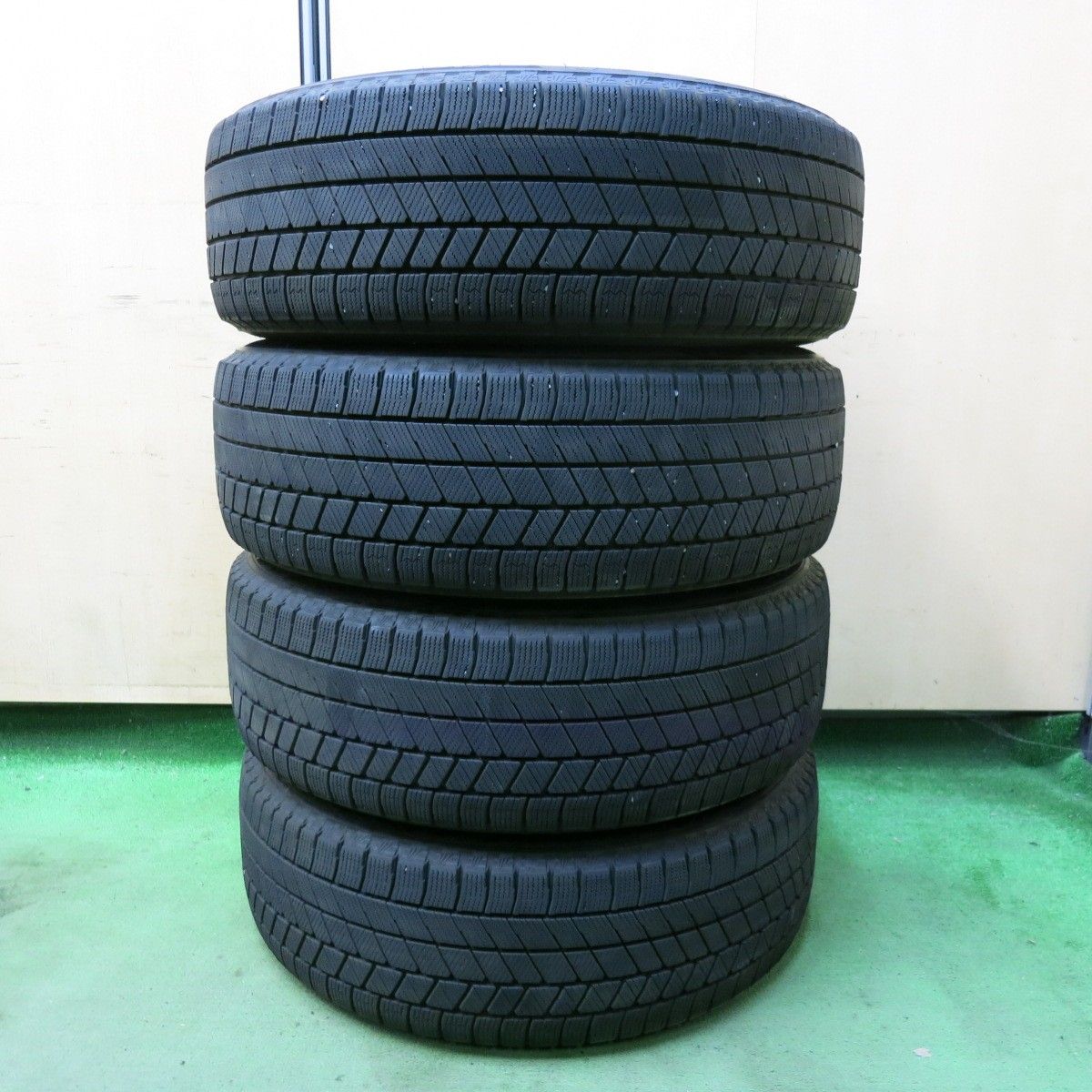★155/65R14 DUNLOP バリ溝 スタッドレスタイヤ4本セット★ Amazon | ダンロップ(DUNLOP) 155/65R14 75Q スタッドレスタイヤ