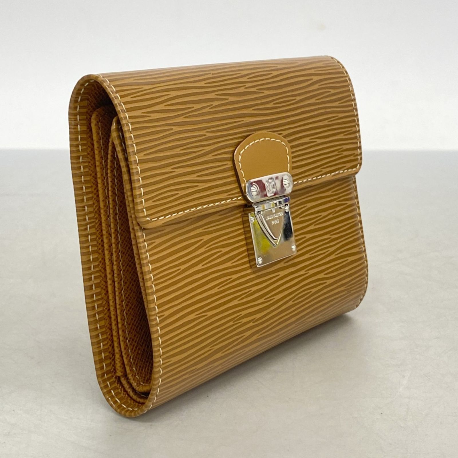 送料込み！ 極美品 FENDI 三つ折り財布 8M0011 箱付き 573 FENDI  