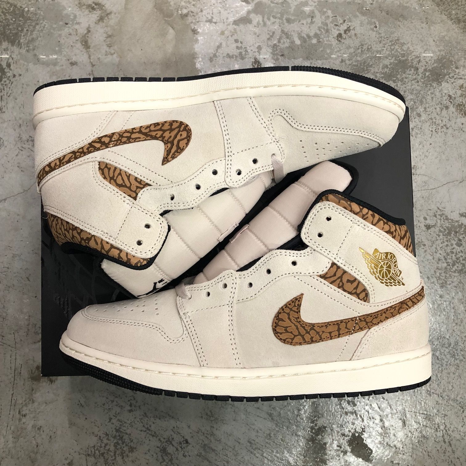 国内正規 新品 NIKE Air Jordan 1 Mid SE 