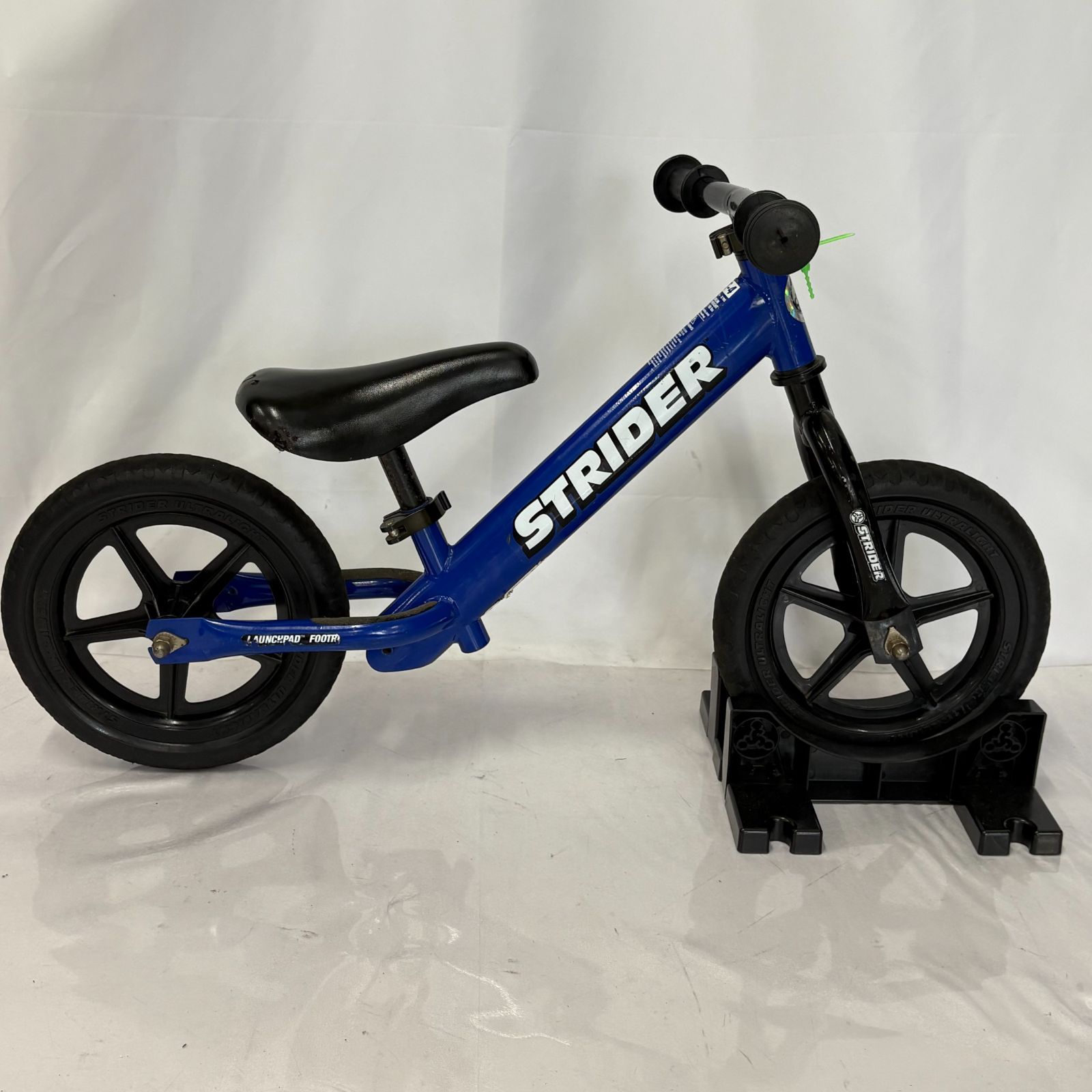 人気カラー】 STRIDER ストライダーST-4 12インチ ブルー 青