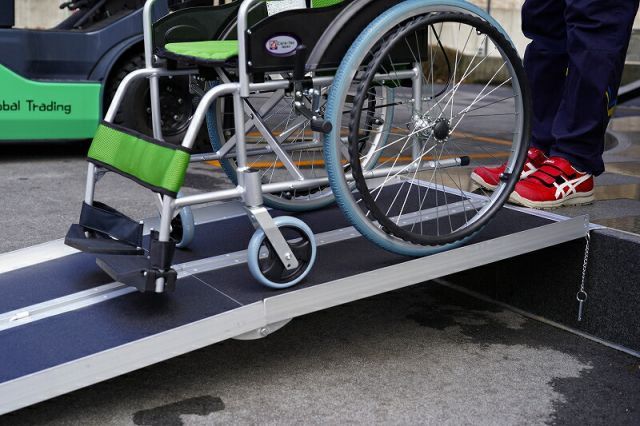 車椅子 バイク用段差解消スロープ182cm滑り抑制仕様