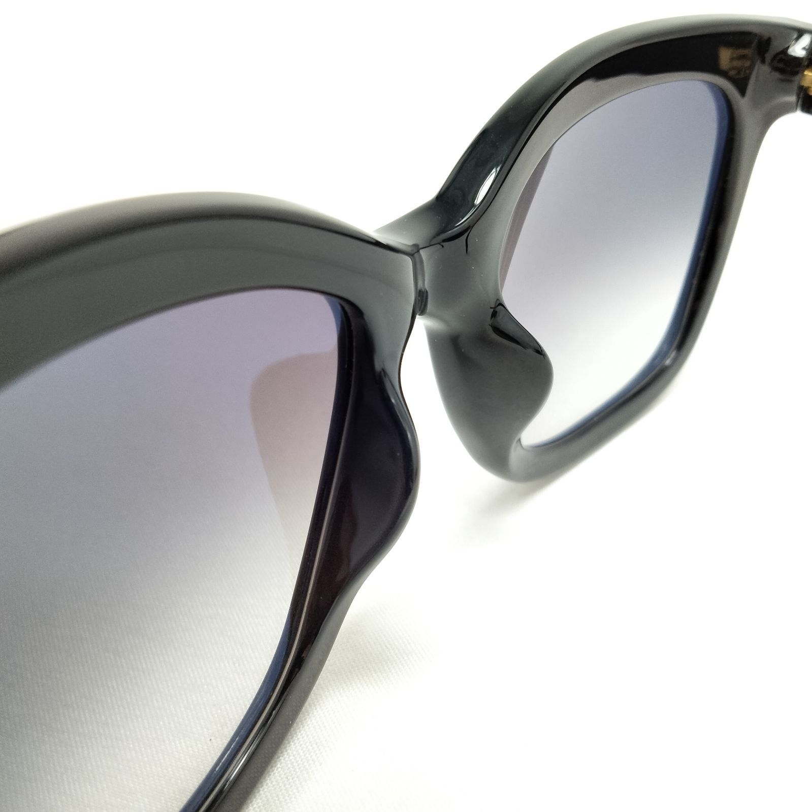 美品✨TOMFORD トムフォード カラーサングラス 黒縁 TF9348 ✨️TOMFORD✨️トムフォード カラーサングラス 黒縁 TF9348