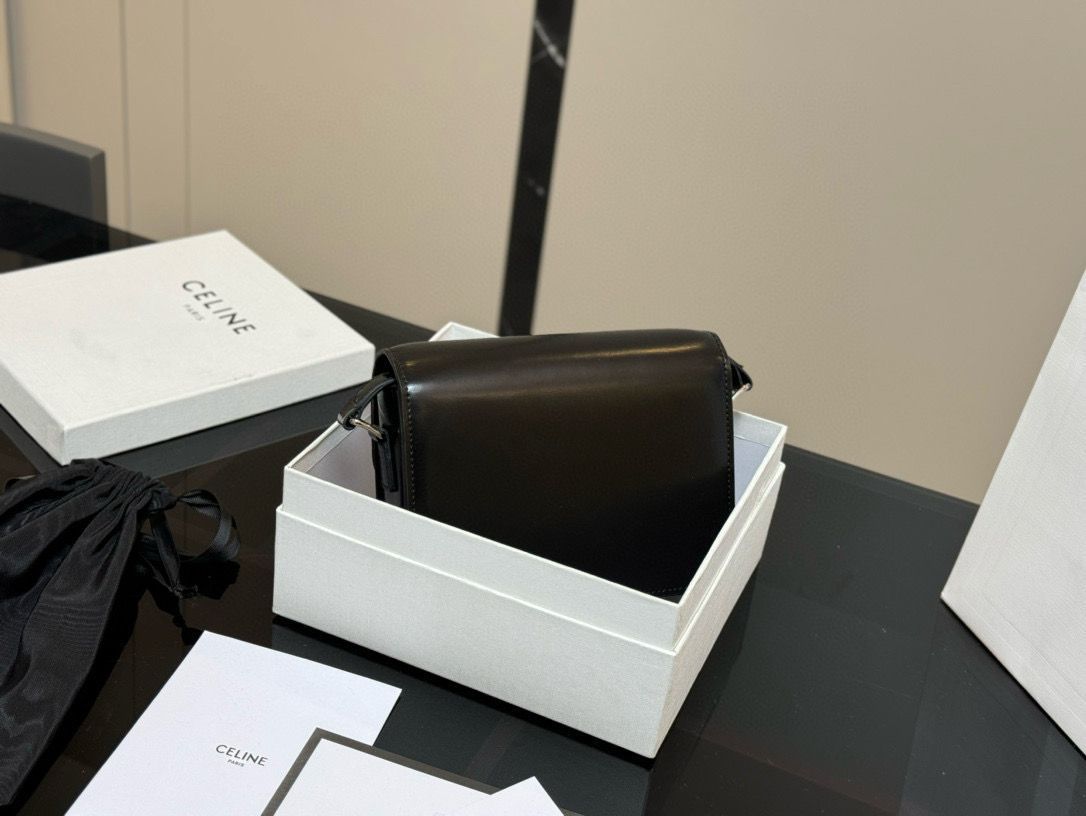 Celine] トリオンフ ミニバッグ - 専用ボックス付き | セリーヌ