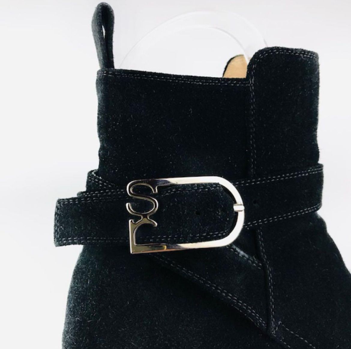 sergio rossi セルジオロッシ Sr1 GRACE レディース スエードレザー メタルSrバックル付きストラップ サイドジップ ショートブーツ 34.5 イタリア製 ブーティ レディースブーツ ブーツ 秋冬物 カジュアル ブラック 靴