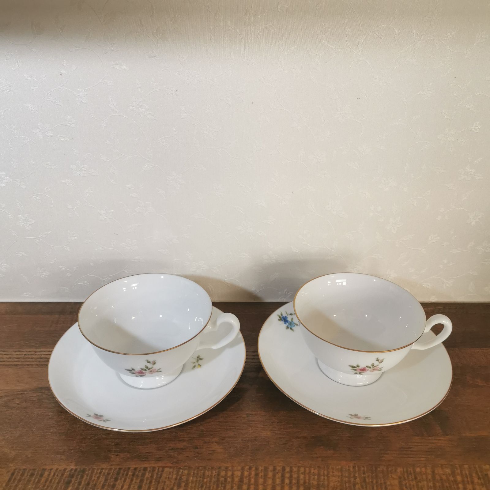 大倉陶器　ヴィンテージ　3色小花の図　コーヒーカップ＆ソーサー
