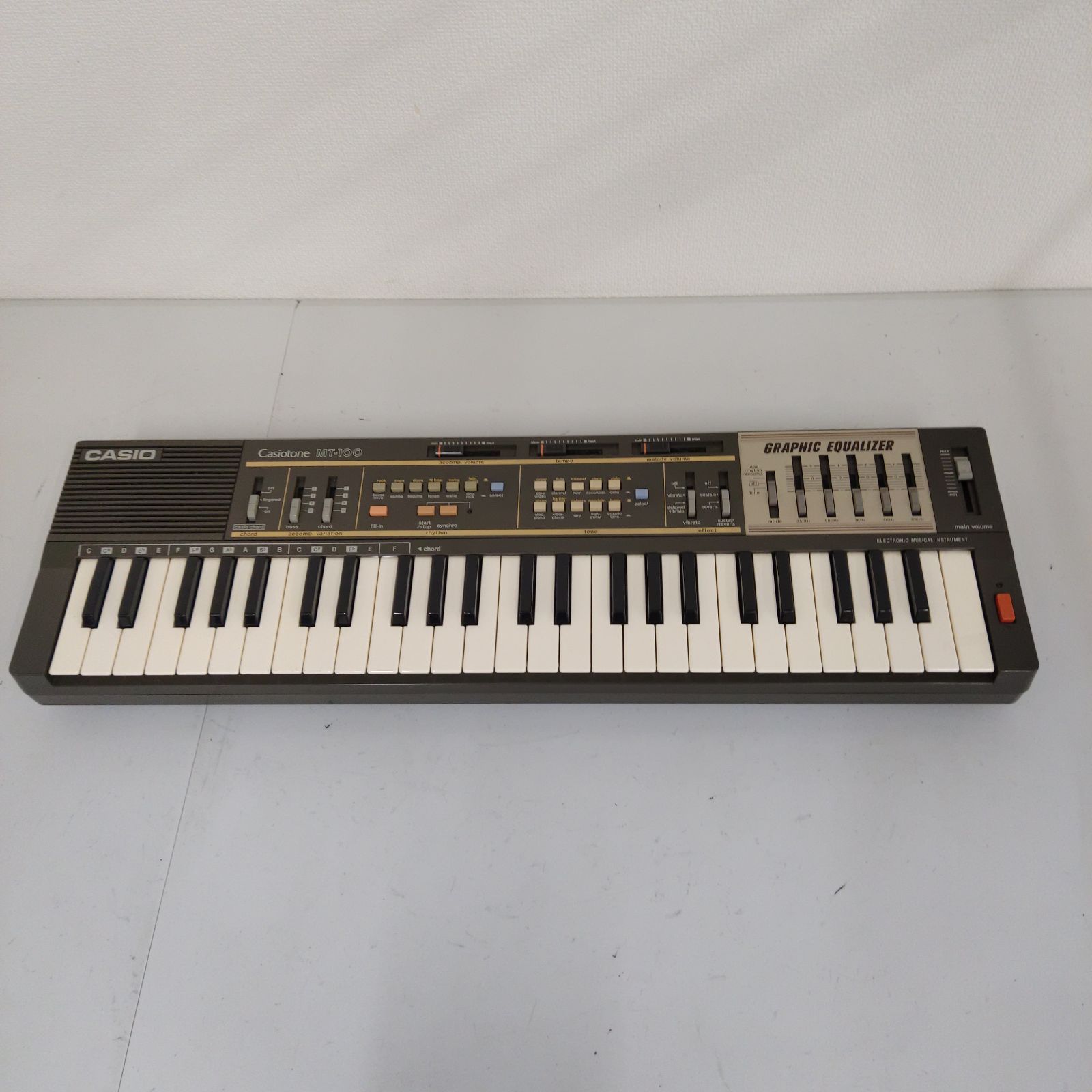 TAKA42-65 CASIO カシオ ｢カシオトーン キーボード ビンテージ式 シンセサイザー｣ セミアナログ MT-100 電池 単1 6本 使用 ジャンク品