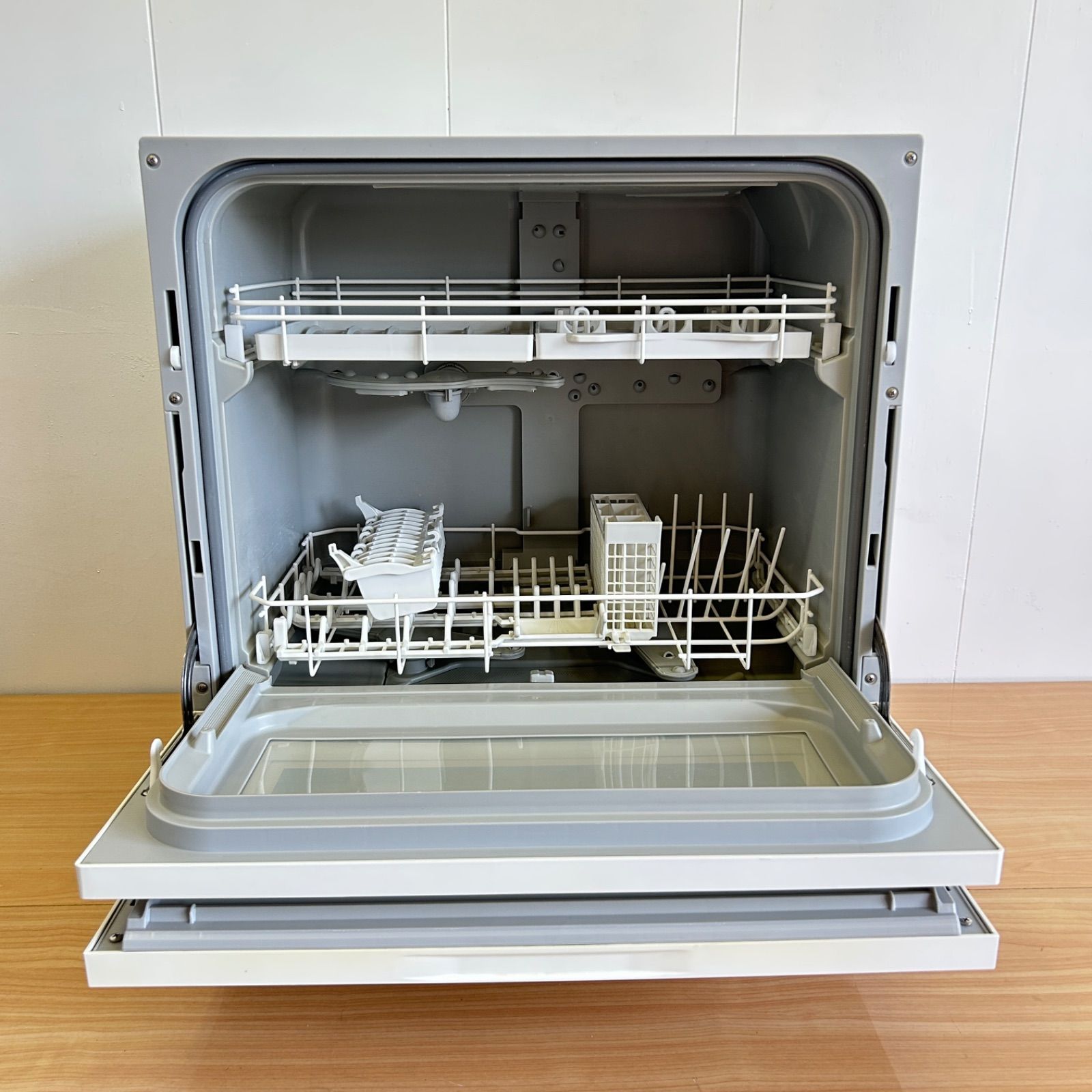即日発送】Panasonic パナソニック 電気食器洗い乾燥機 NP-TH2-W 2018 
