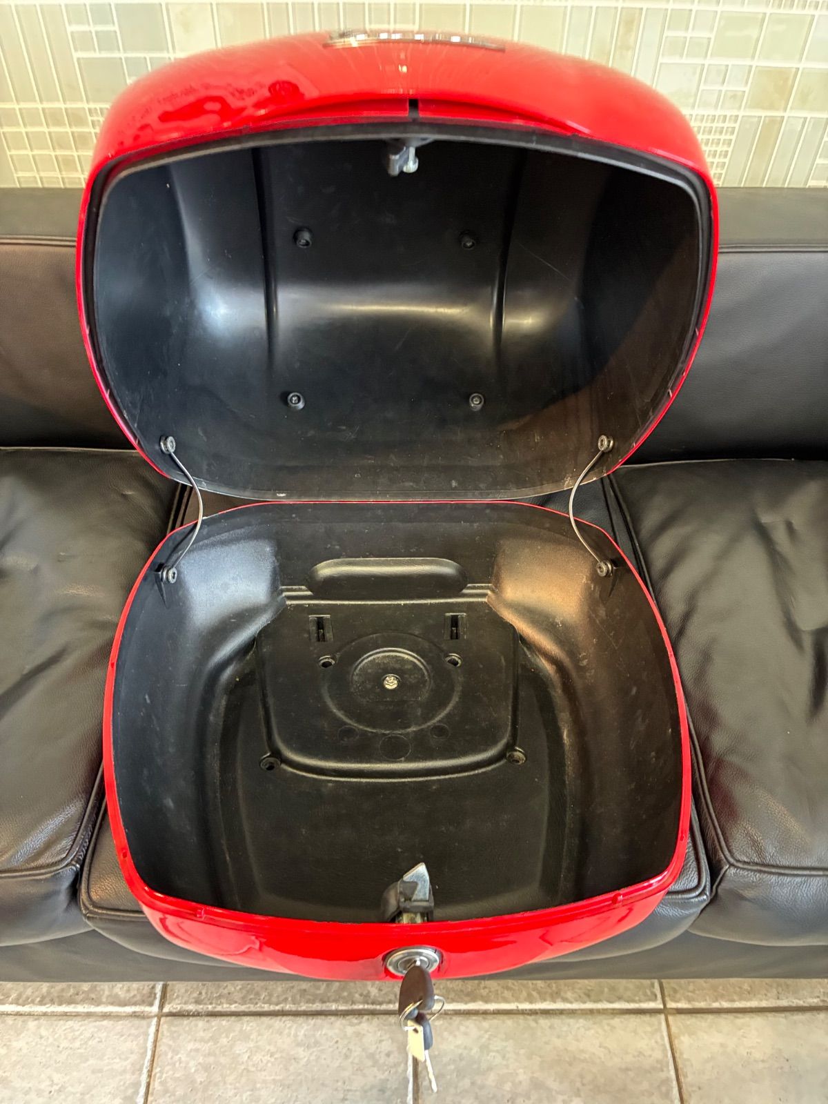 ベスパ純正GTS用トップボックスです FFCRYSTALESIA_COM