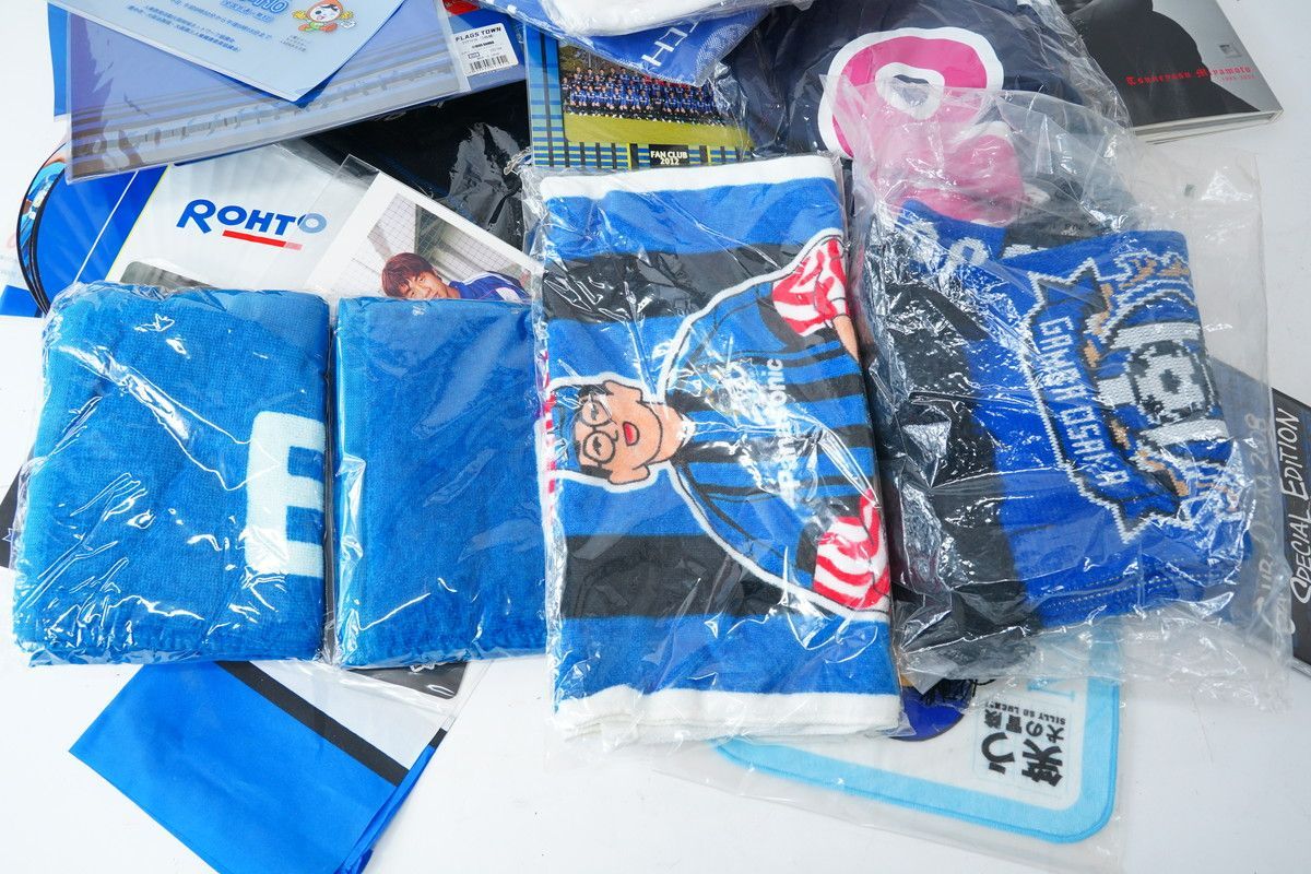 8.127 △ ガンバ大阪 応援グッズまとめ売り - メルカリ