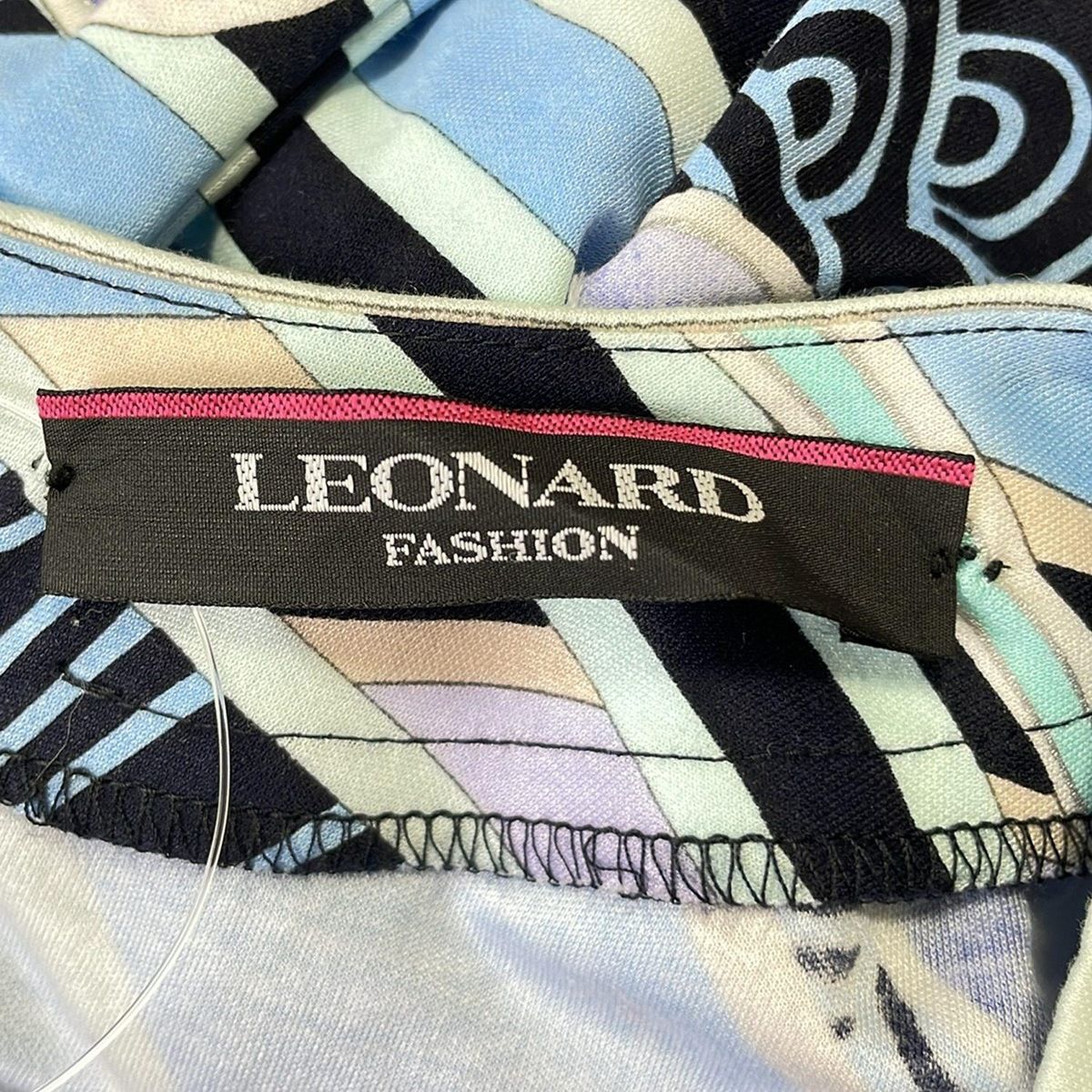 ☆未使用品☆LEONARD PARIS 半袖 カットソー 花柄 黒 サイズ42 ☆未使用品☆LEONARD PARIS 半袖 カットソー 花柄 黒 サイズ42