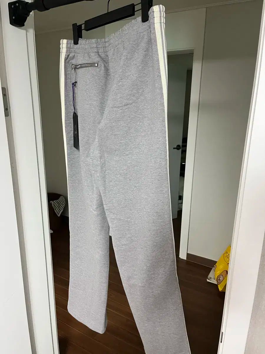m ストレートフィット