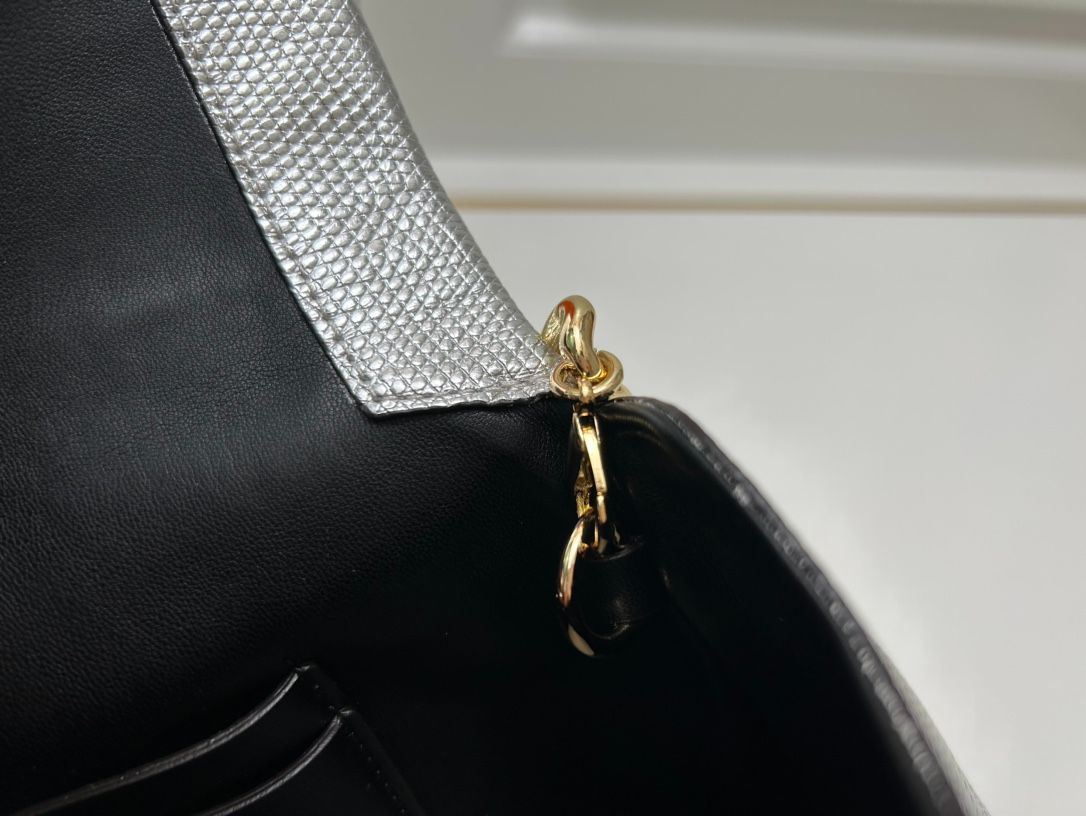 本日限定特価】TOM FORD メタリックチェーンハンドバッグ 小