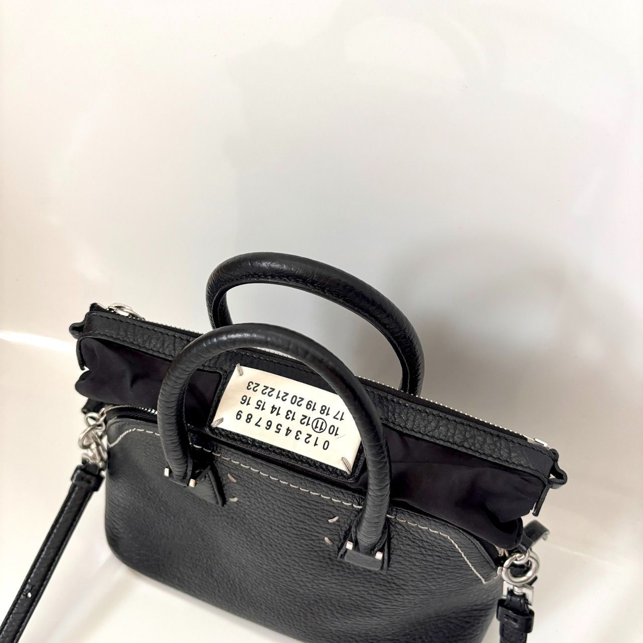 極美品】Maison Margiela メゾンマルジェラ 5AC ミニ 極美品】Maison Margiela メゾンマルジェラ 5AC ミニ