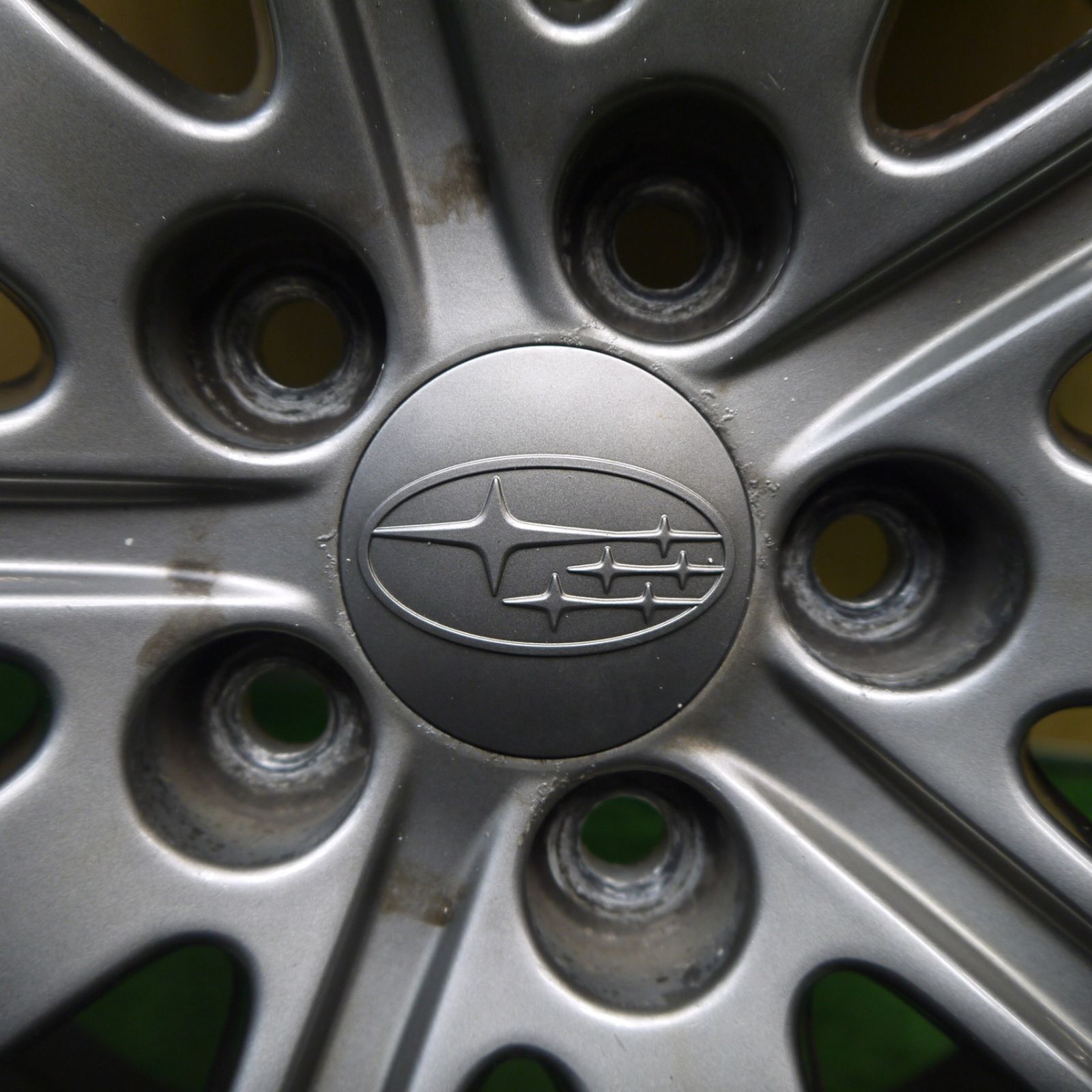 バリ溝！21年！9.5分☆スバル レガシィ 純正 215/50R17 スタッドレス 