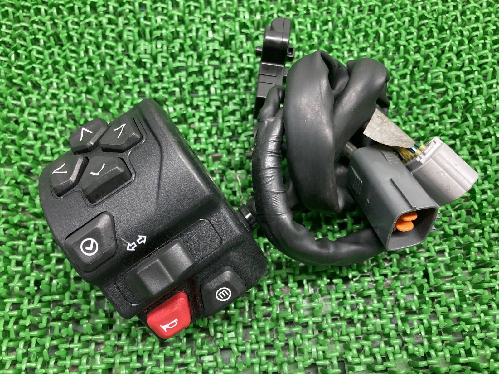 スピードツイン1200RS ハンドルスイッチ 左 トライアンフ TRIUMPH 純正 トライアンフ SpeedＴｗｉｎ スイッチボックス Mo