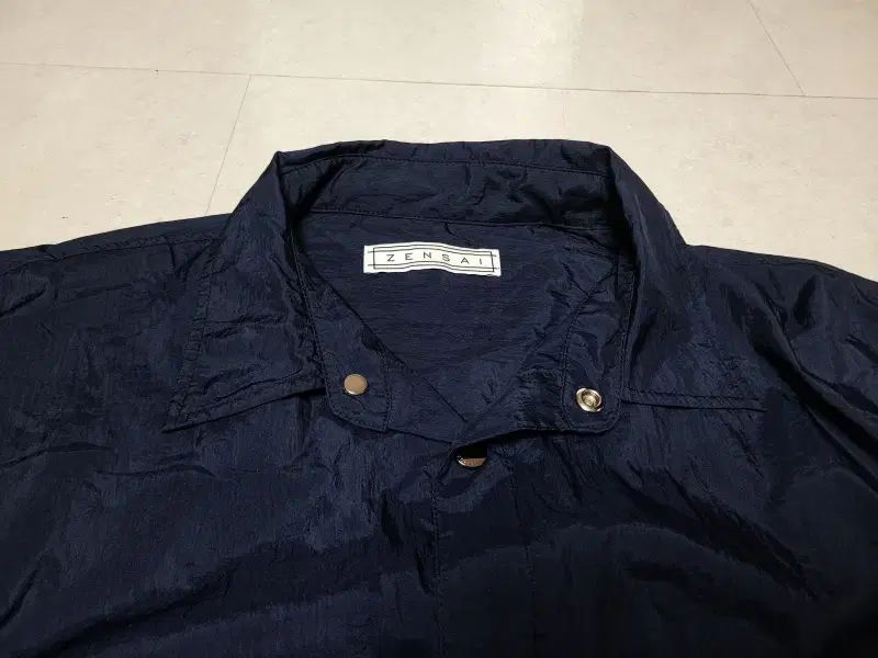 オーバーフィットウィンドブレーカー