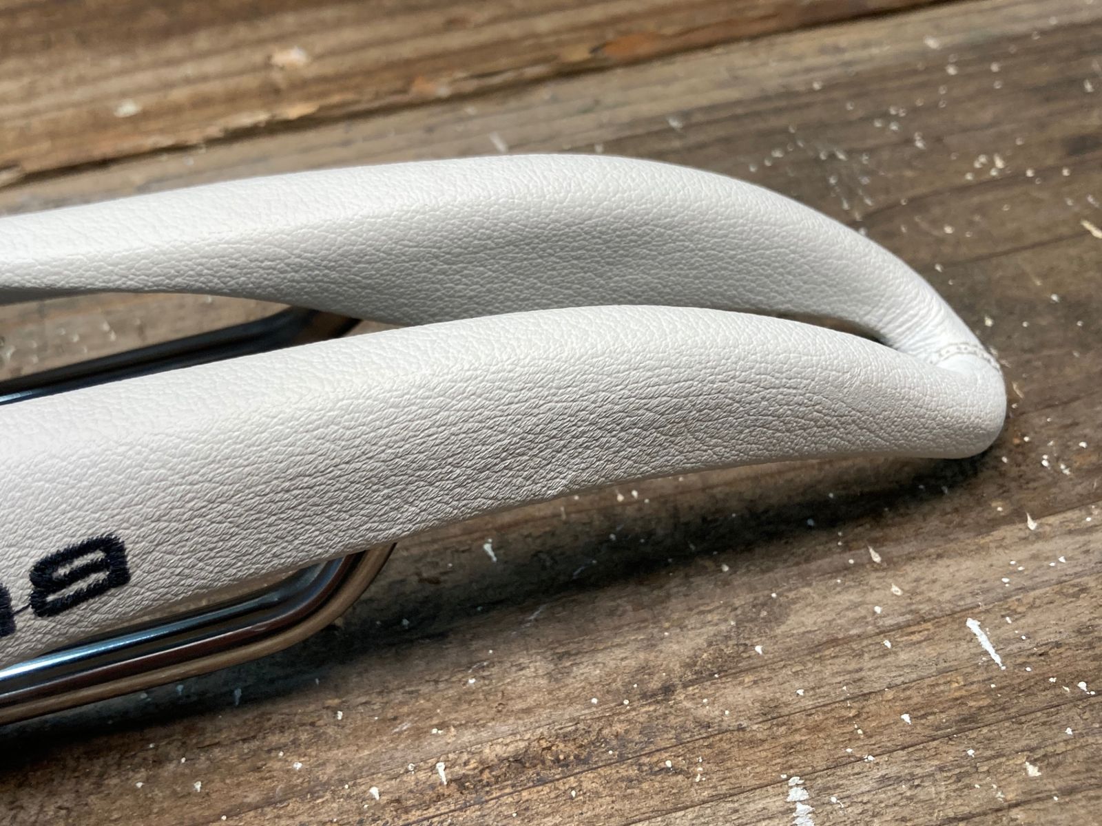 IN423 Selle SMP FORMA サドル ステンレスレール ホワイト 【公式通販】