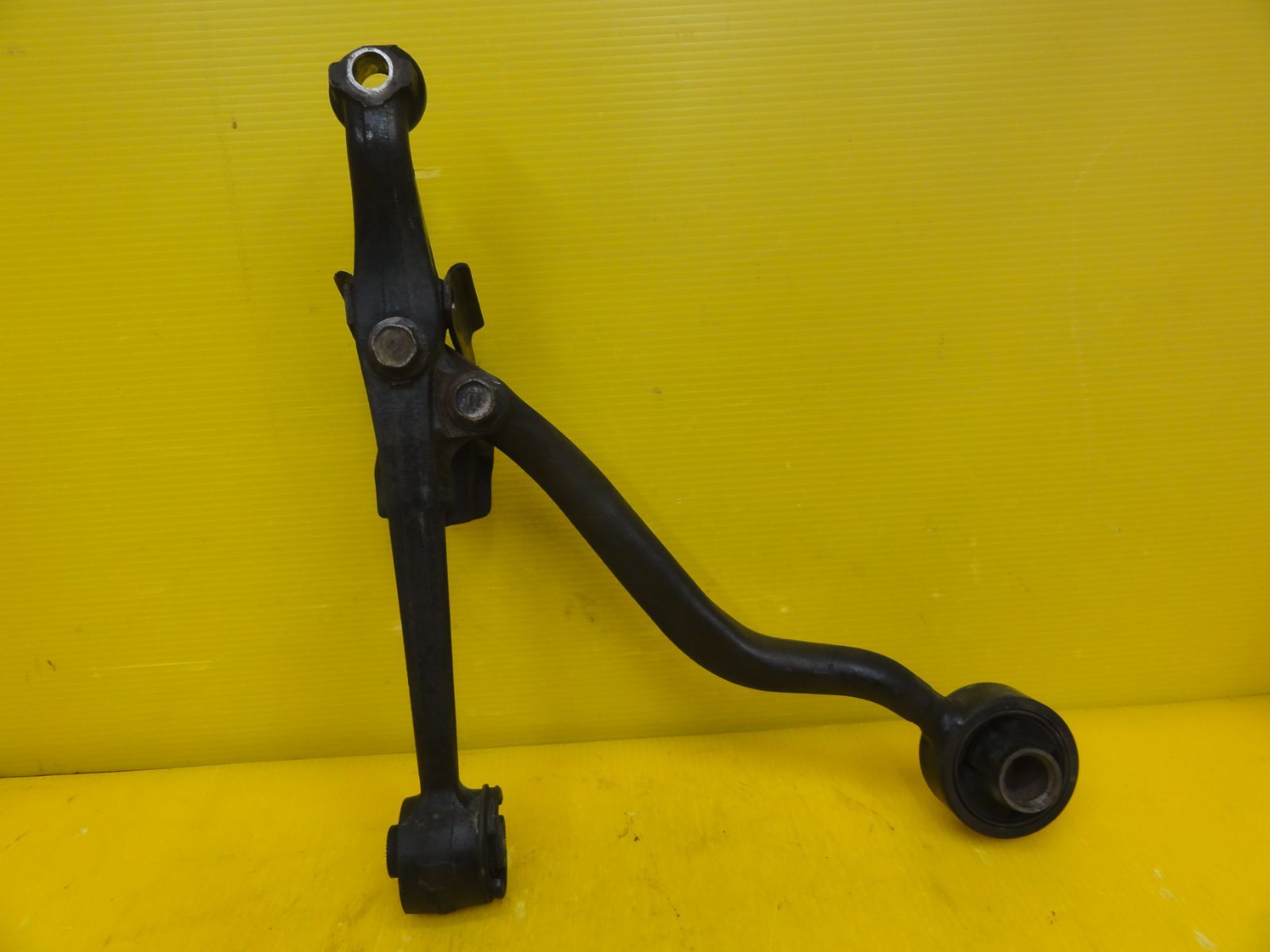 平成13年車 トヨタ JCG10 プログレ 左 前 フロント ロアアーム 純正 F30664