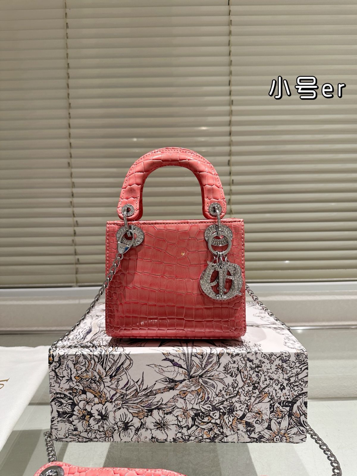 今日特価】Dior Lady Dior Bag with Folding Gift Box