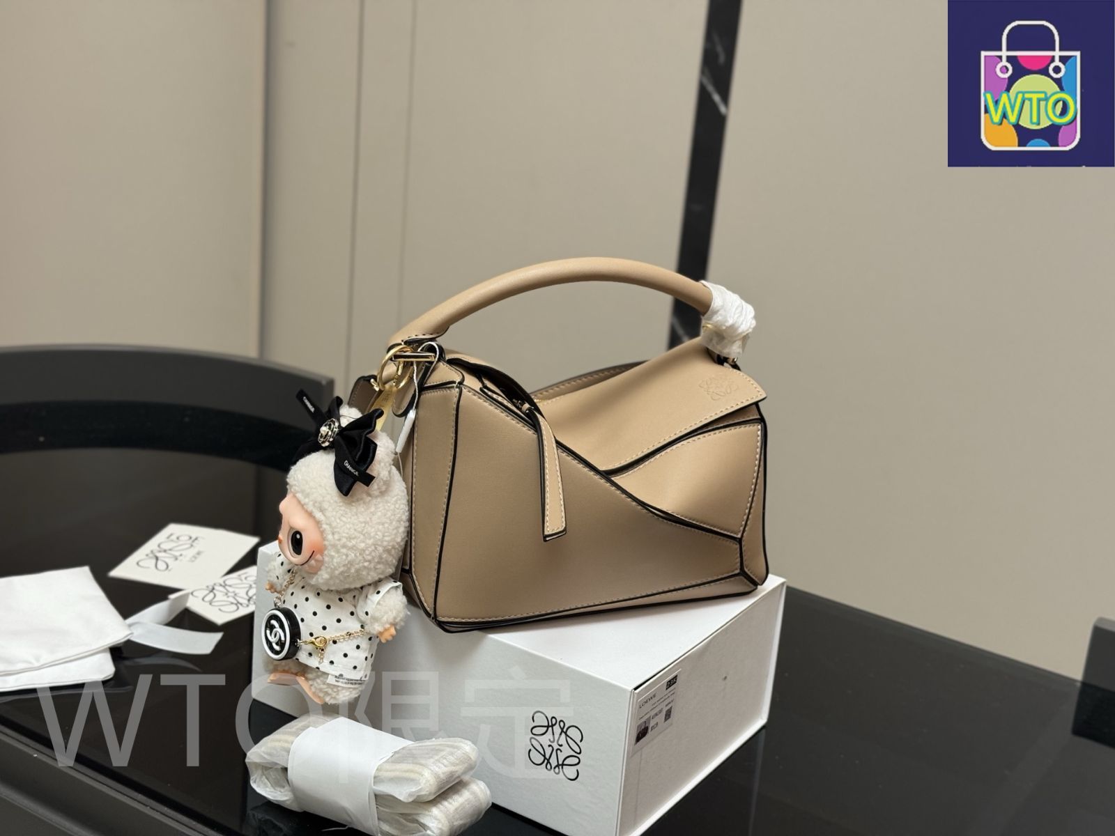 LOEWE ジオメトリックショルダーバッグ LOEWE ジオメトリックショルダーバッグ ベージュ - メルカリ