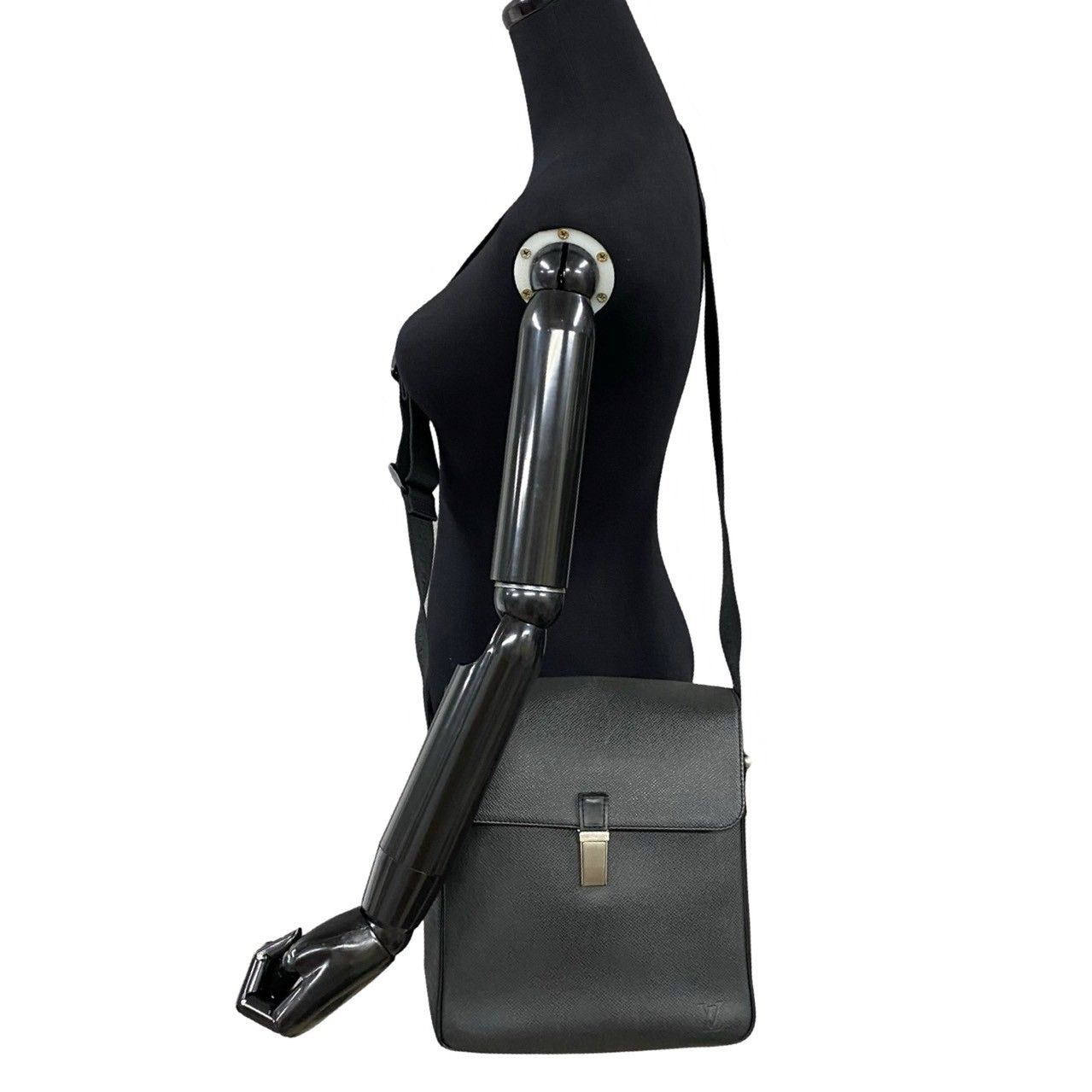 美品✨ルイヴィトン ショルダーバッグ ヤランガ タイガ レザー アルドワーズ 黒 美品✨ルイヴィトン ショルダーバッグ ヤランガ タイガ レザー