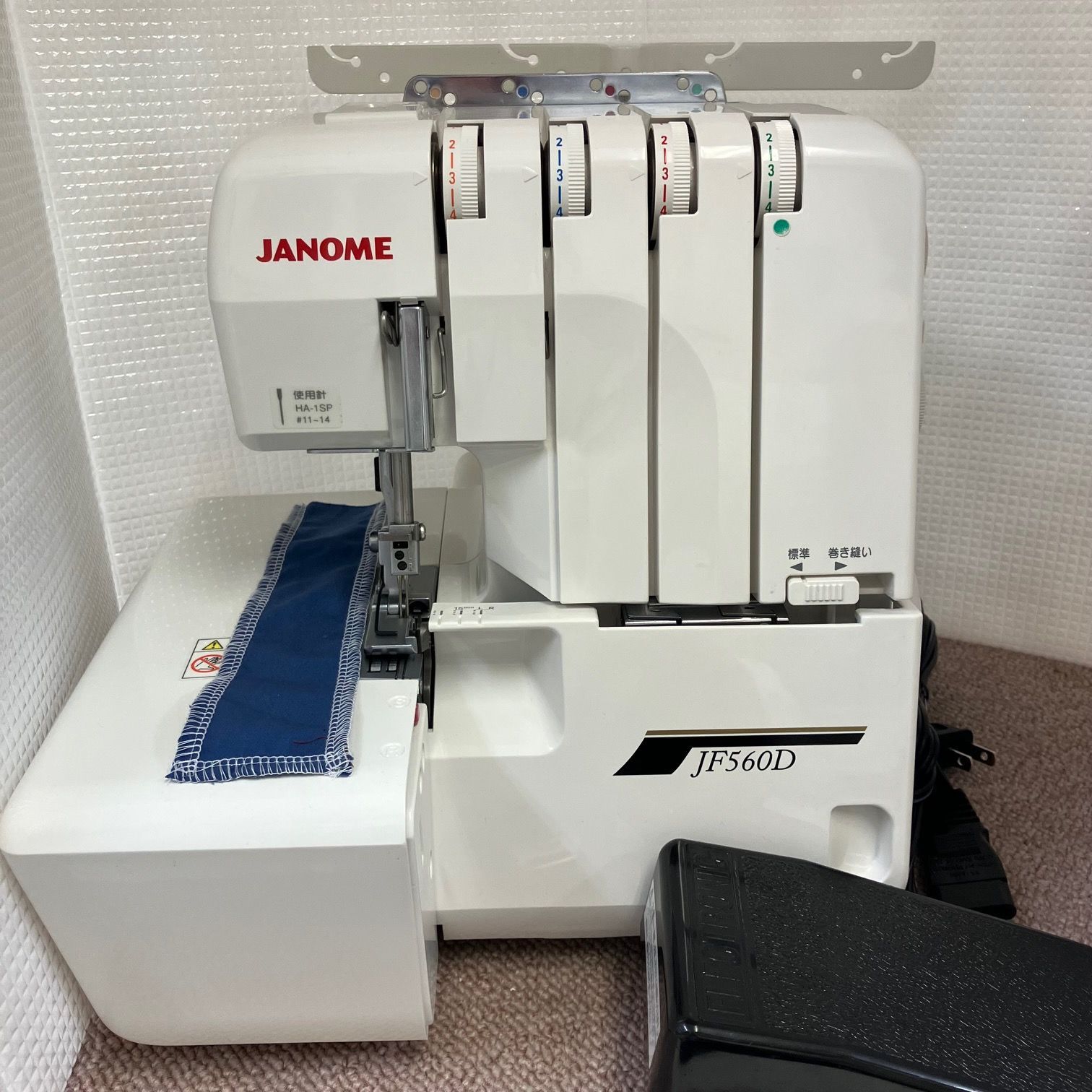 JANOME ジャノメ ロックミシン 4本糸2本針 JF560D です