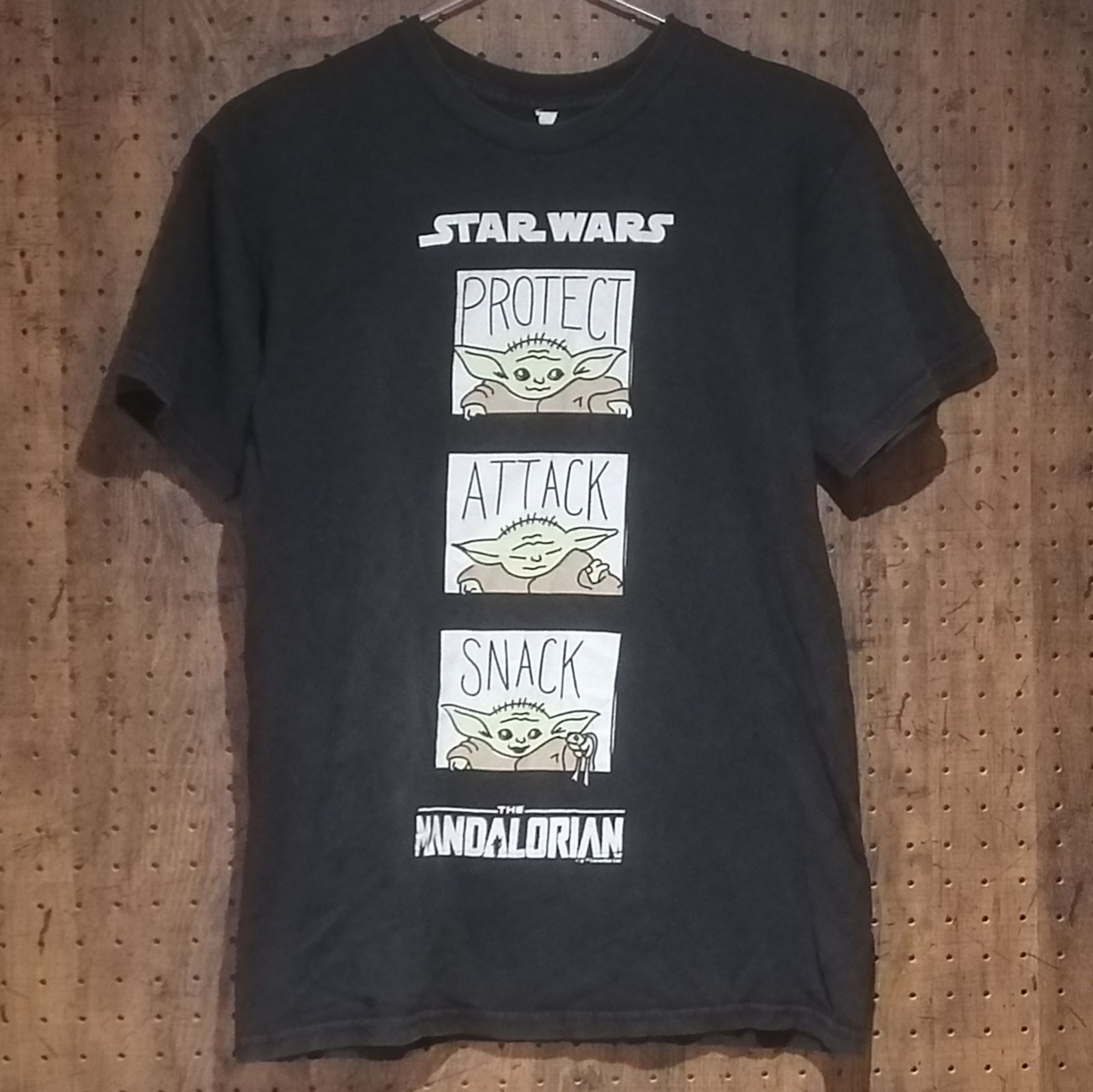 STAR WARS スターウォーズ　MANDALORIAN（マンダロリアン）グローグープリントTシャツ　サイズＳ