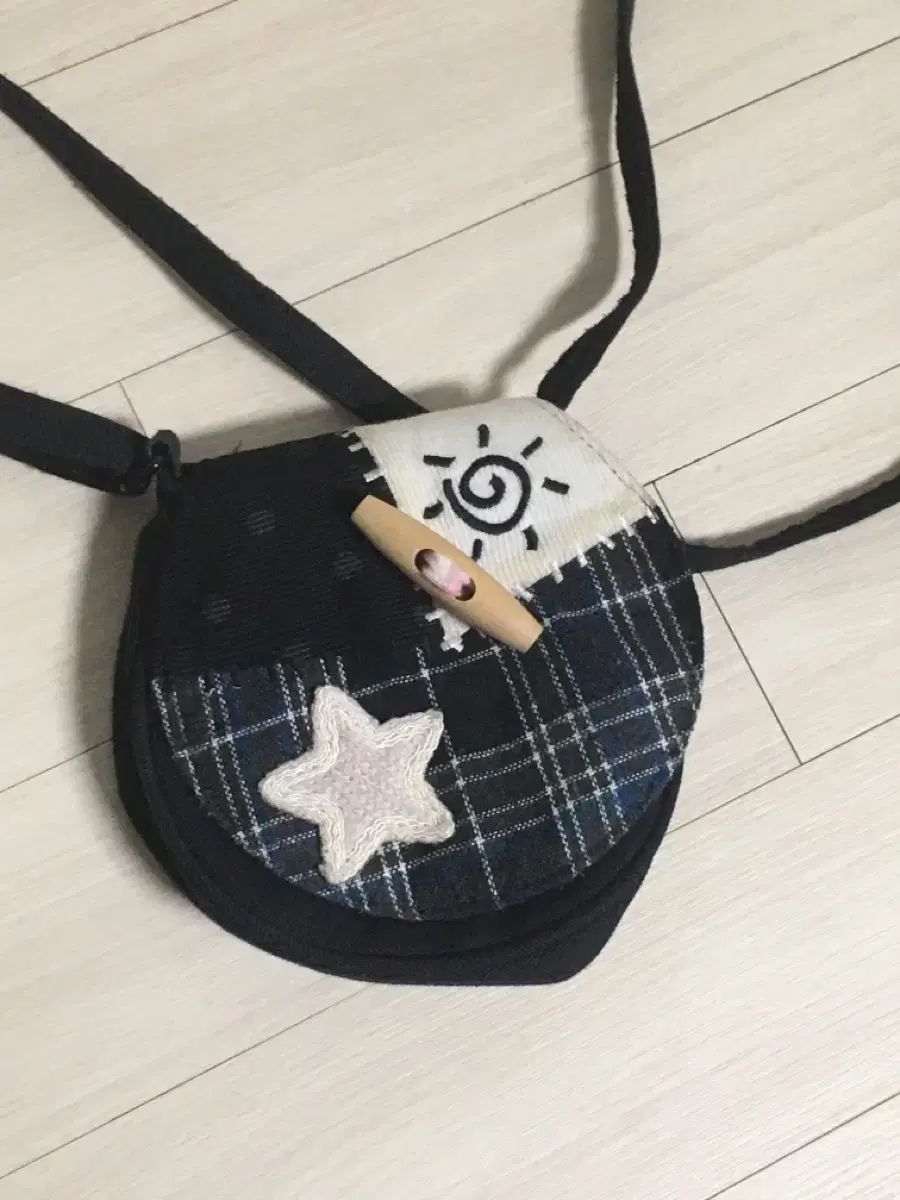 THE MUSEUM VISITOR ザミュージアムビジター パッチワーク クロスバック