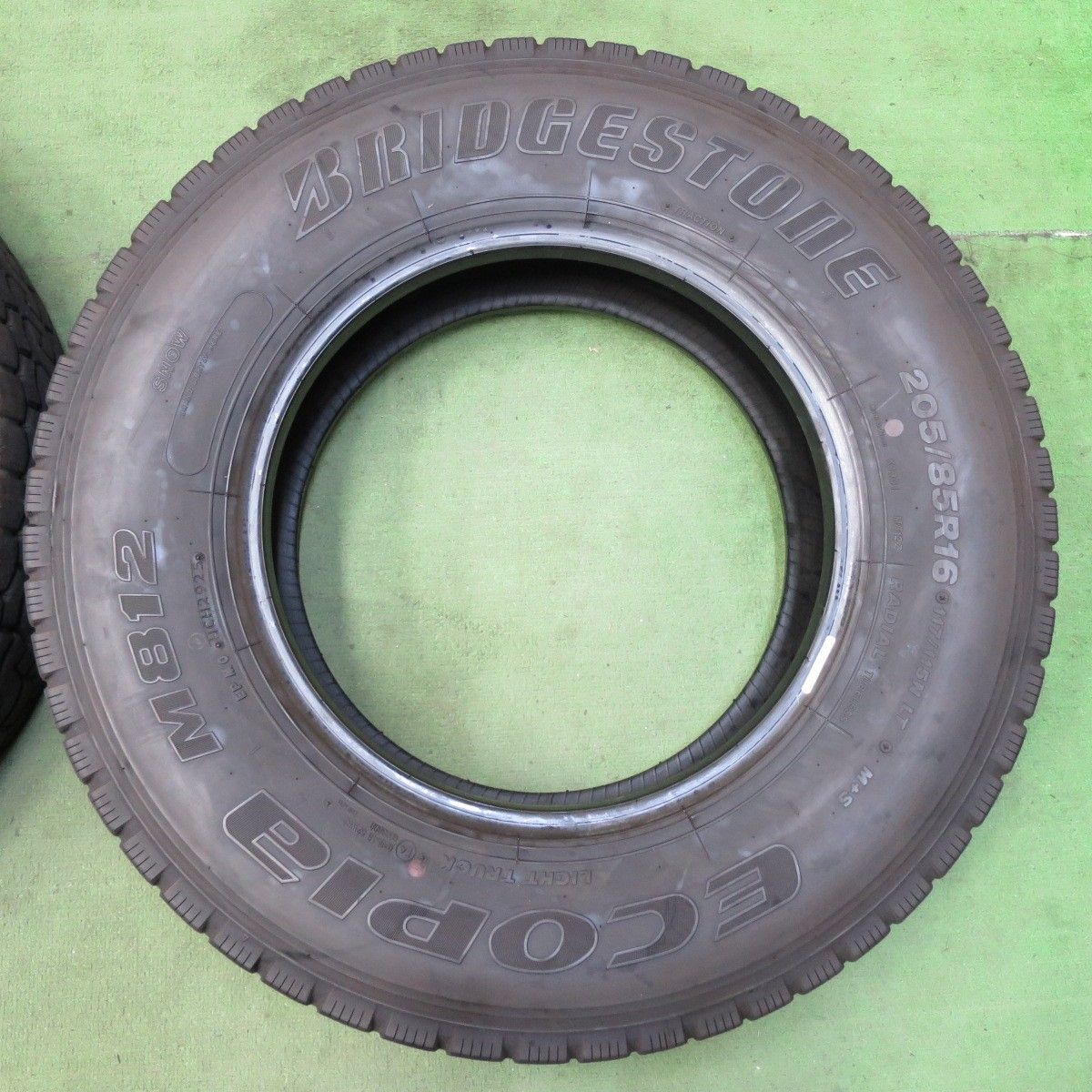 トラック タイヤ