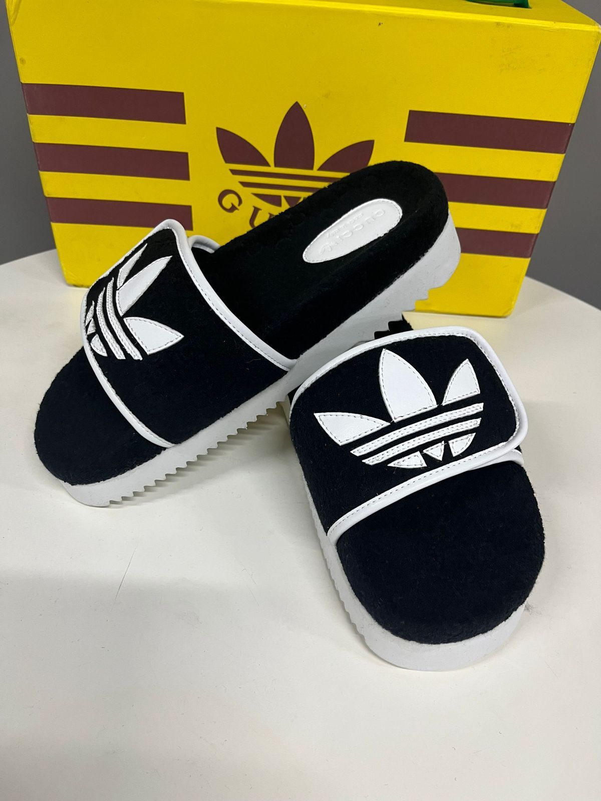 adidas x Gucci GG メンズサンダル 美品最安値 - メルカリ