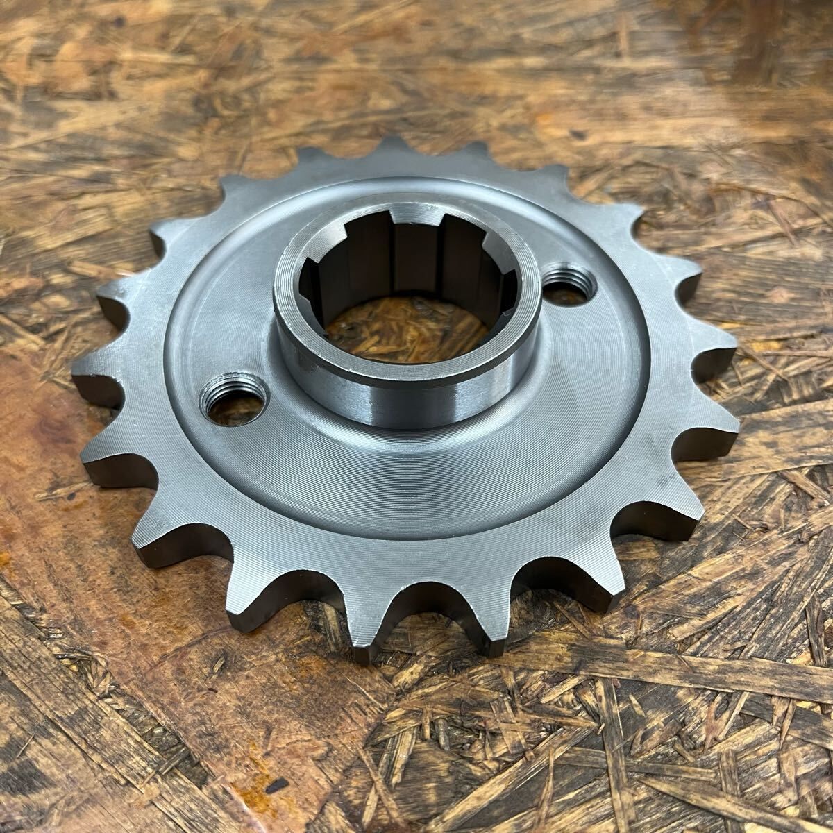 Triumph トライアンフ フロント スプロケット 19丁 ミッション カスタム ビンテージ カフェ WW92425