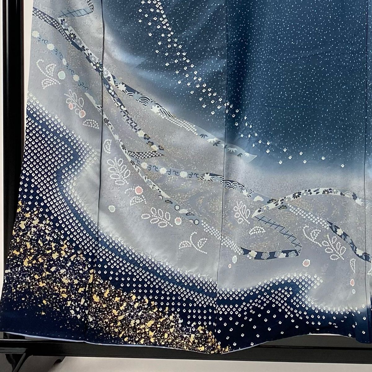 付下げ 身丈155cm 裄丈65.5cm M 袷 蝶 花唐草 銀彩 ラメ 藍色 正絹 美  