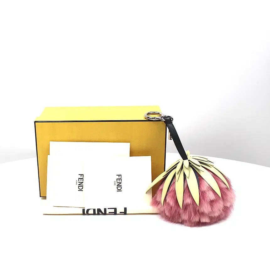 FENDI フェンディ