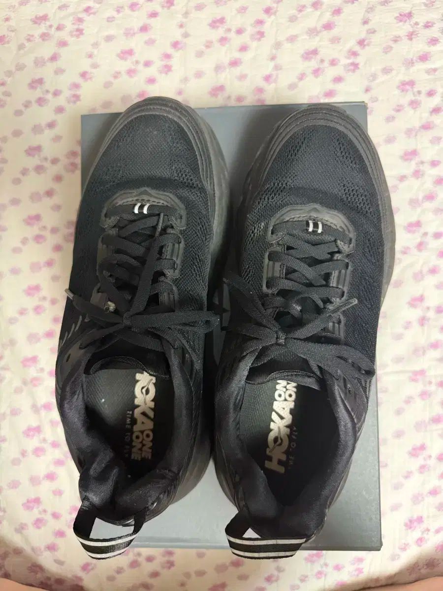 HOKA ONE