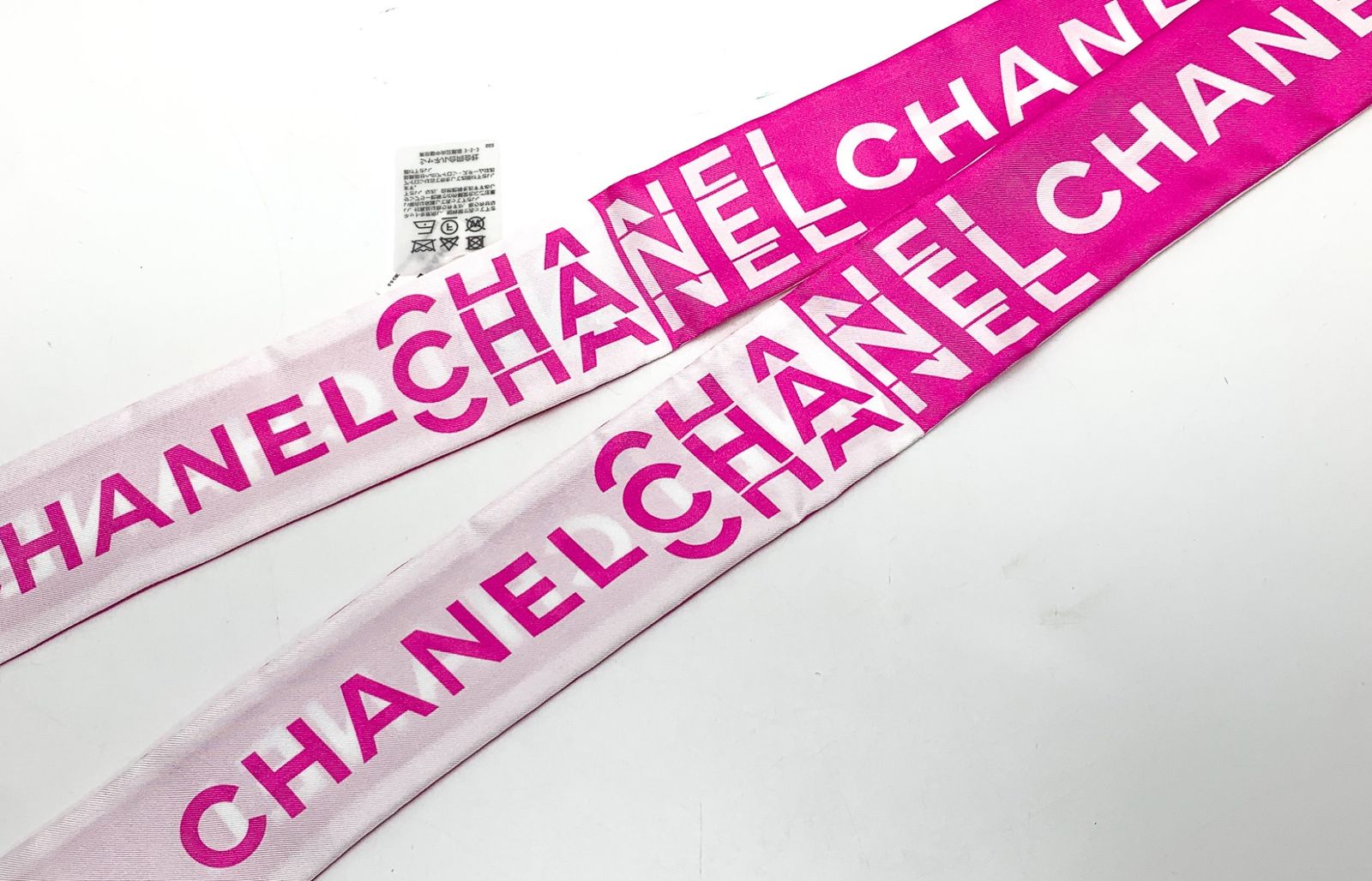 CHANEL シャネル ピンク ロゴ ブランドロゴ シルク ヘアバンド ツイリー スカーフ ブランド 小物 - メルカリ